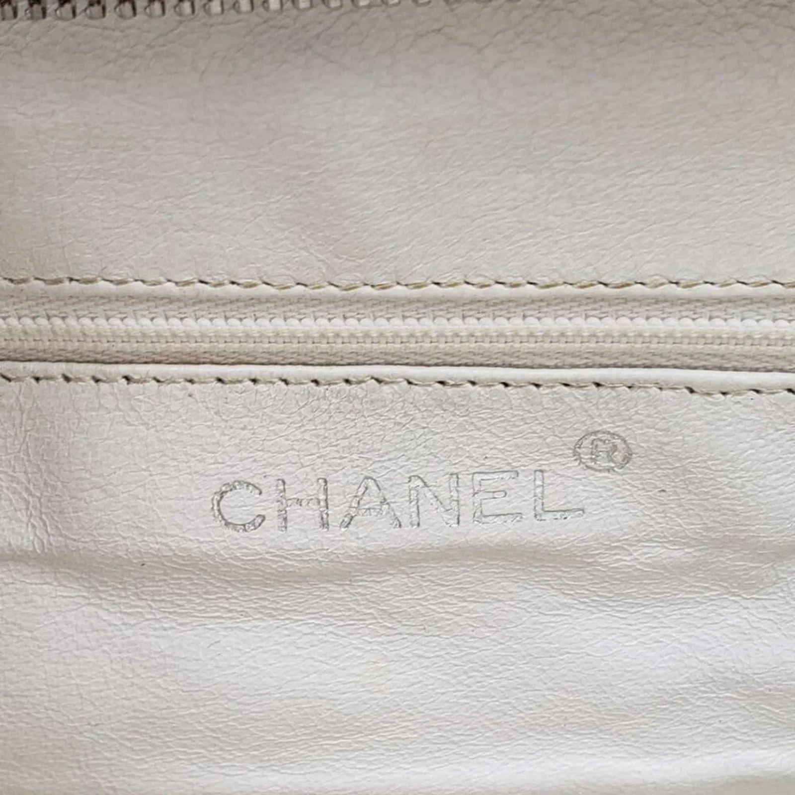 100% Authentic CHANEL Quilted Matelasse CC Logo Caviar Skin Chain Shoulder Bag