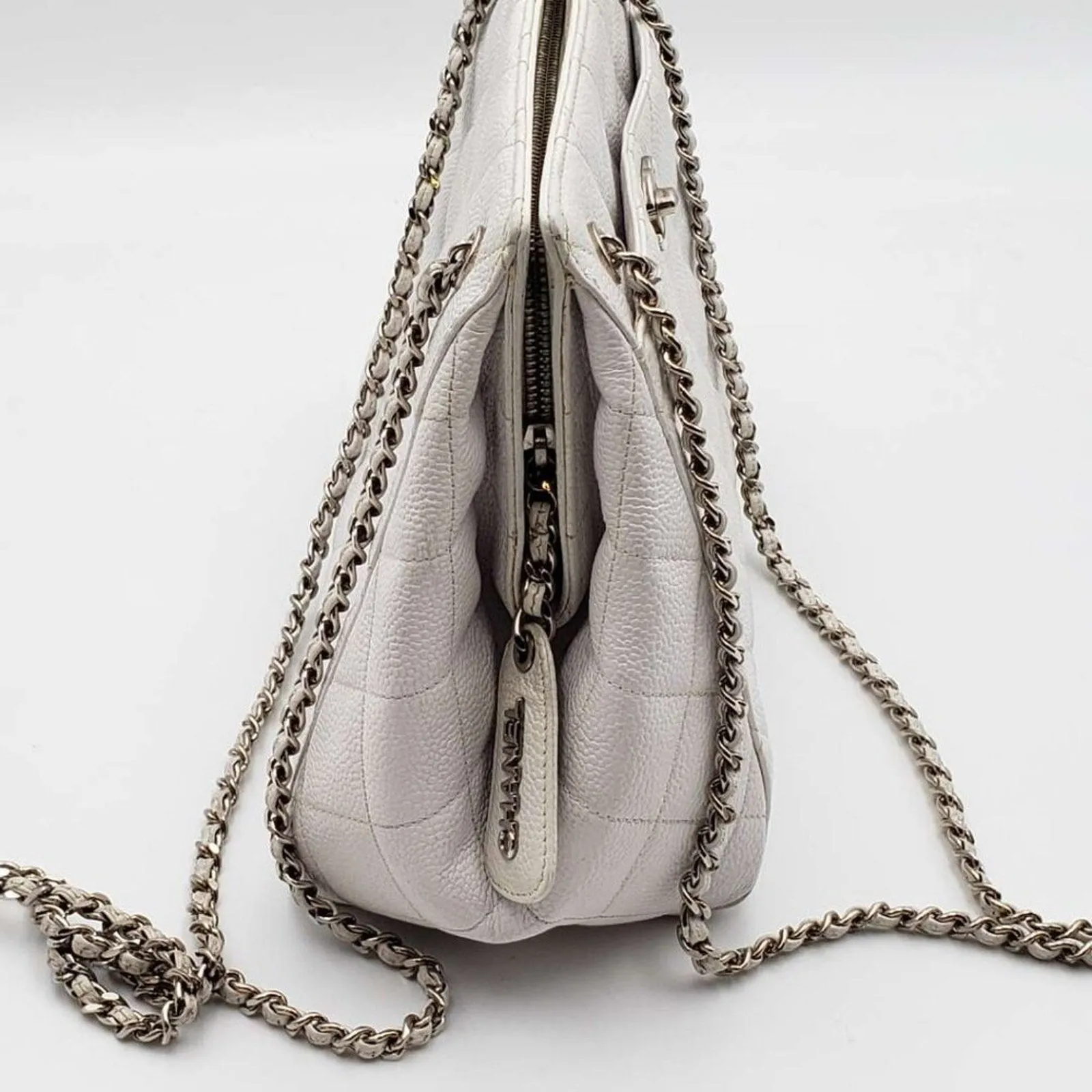 100% Authentic CHANEL Quilted Matelasse CC Logo Caviar Skin Chain Shoulder Bag