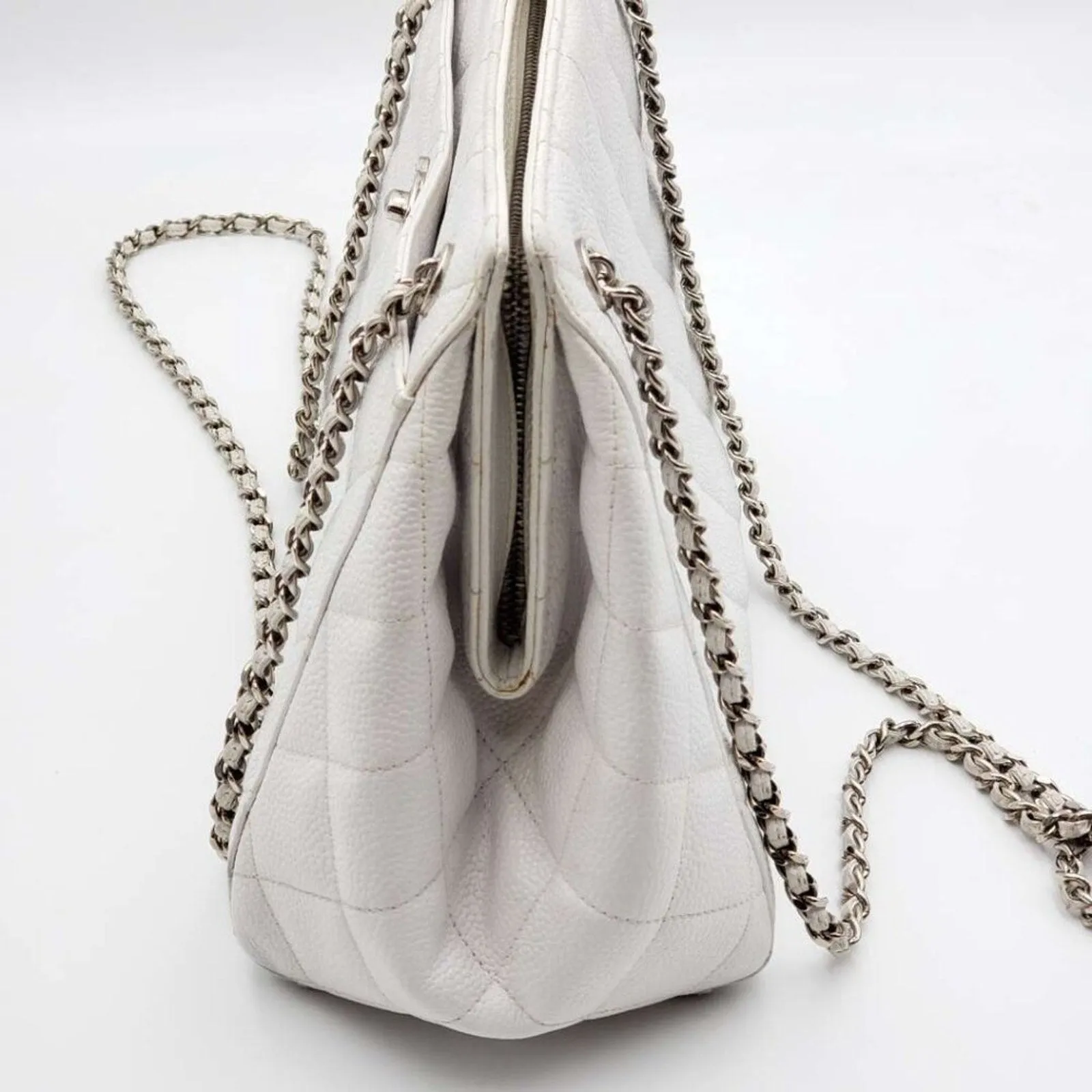 100% Authentic CHANEL Quilted Matelasse CC Logo Caviar Skin Chain Shoulder Bag
