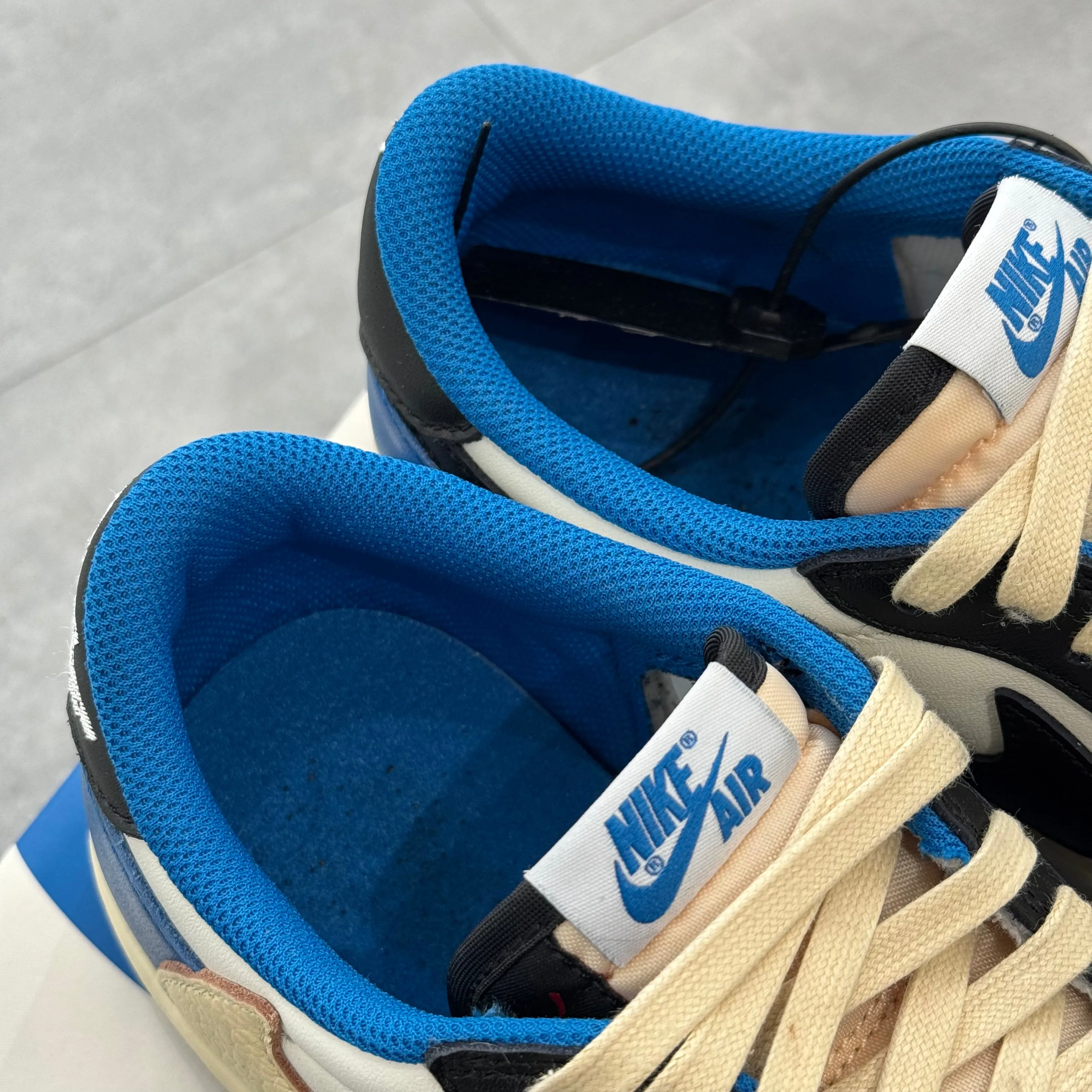 Air Jordan 1 Retro Low OG SP Fragment x Travis Scott (42) - Usado