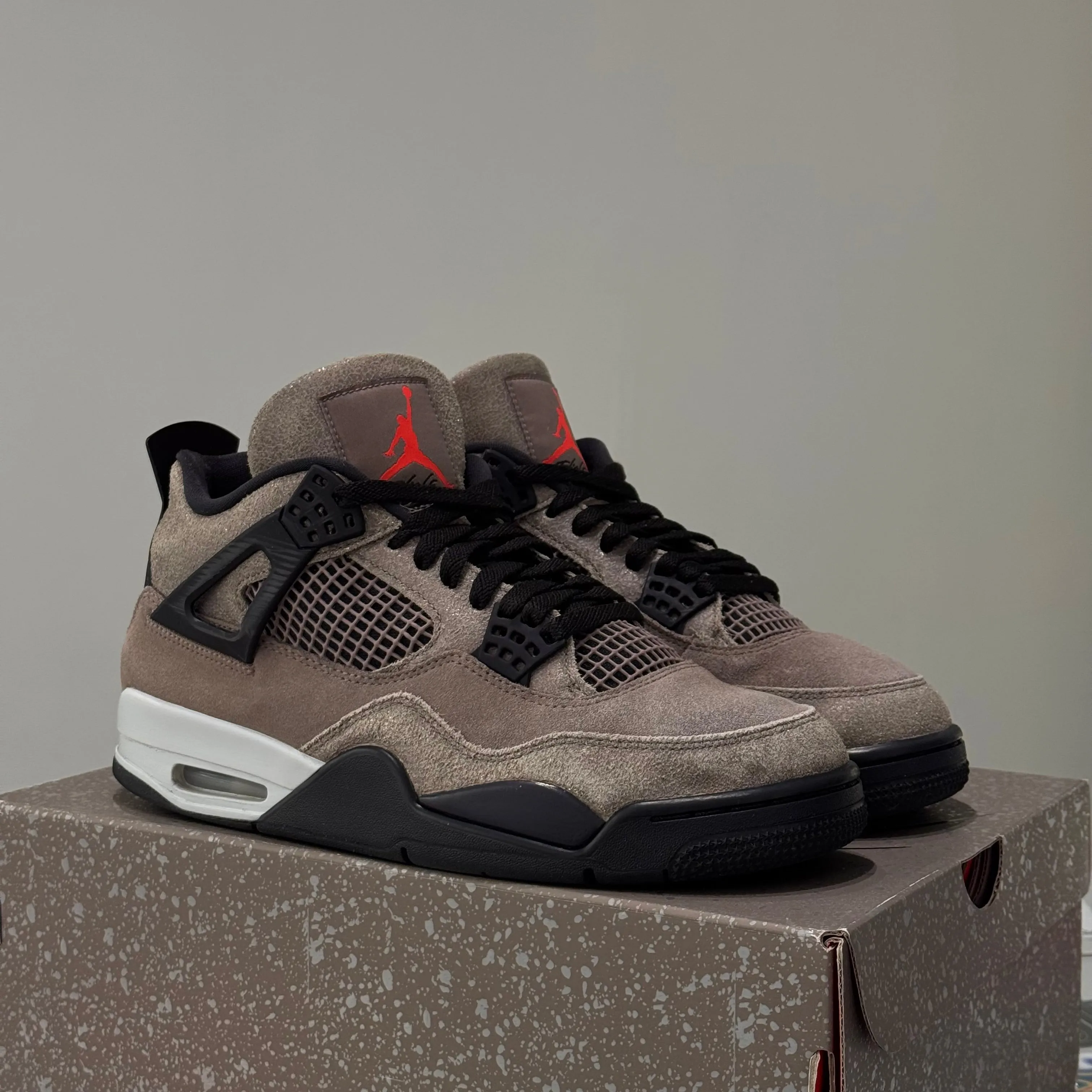 Air Jordan 4 Retro Taupe Haze (42.5) - Usado
