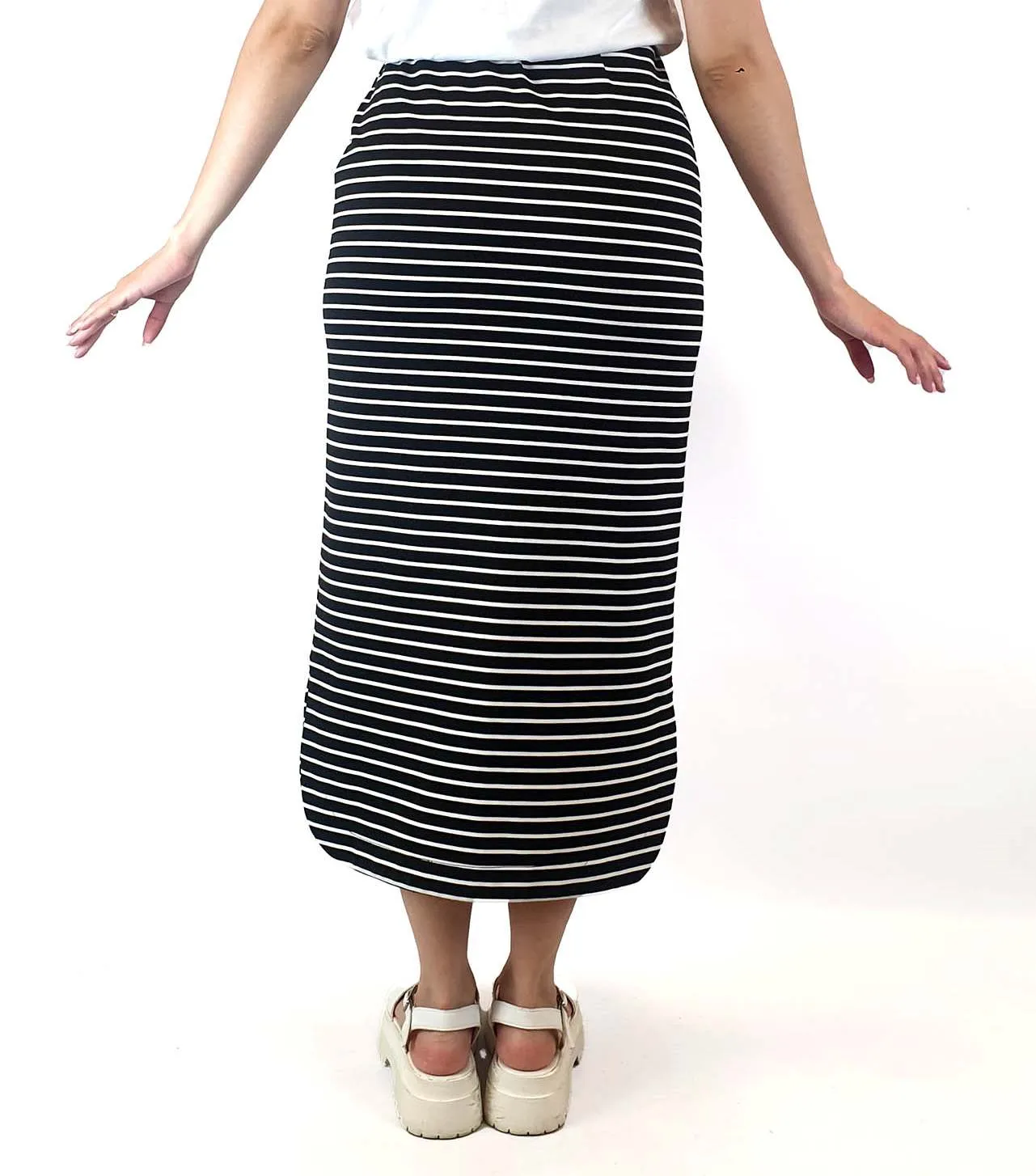 Apha 60 black and white striped stretchy pencil skirt size S