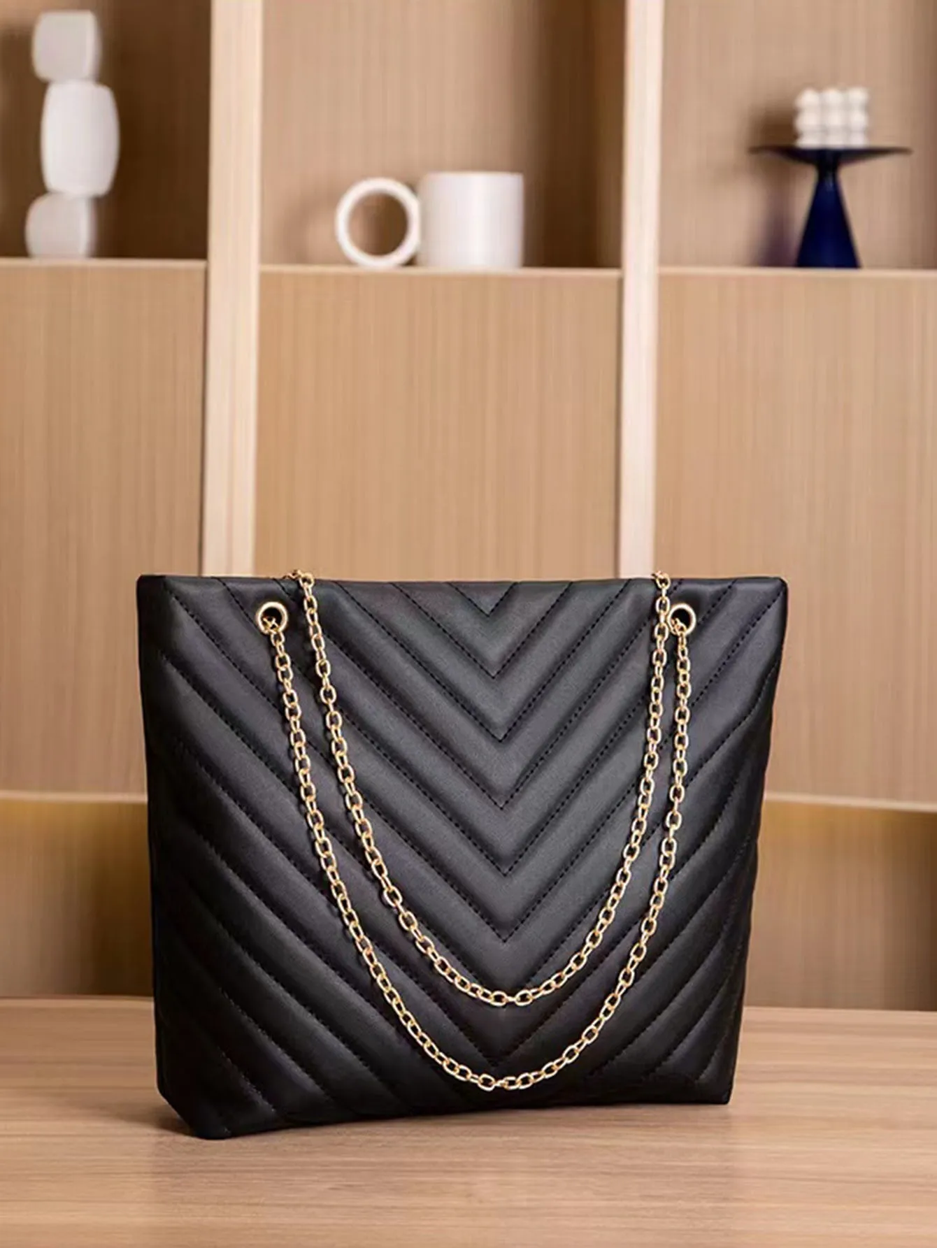 Chevron Chain Shoulder Tote Bag - Black