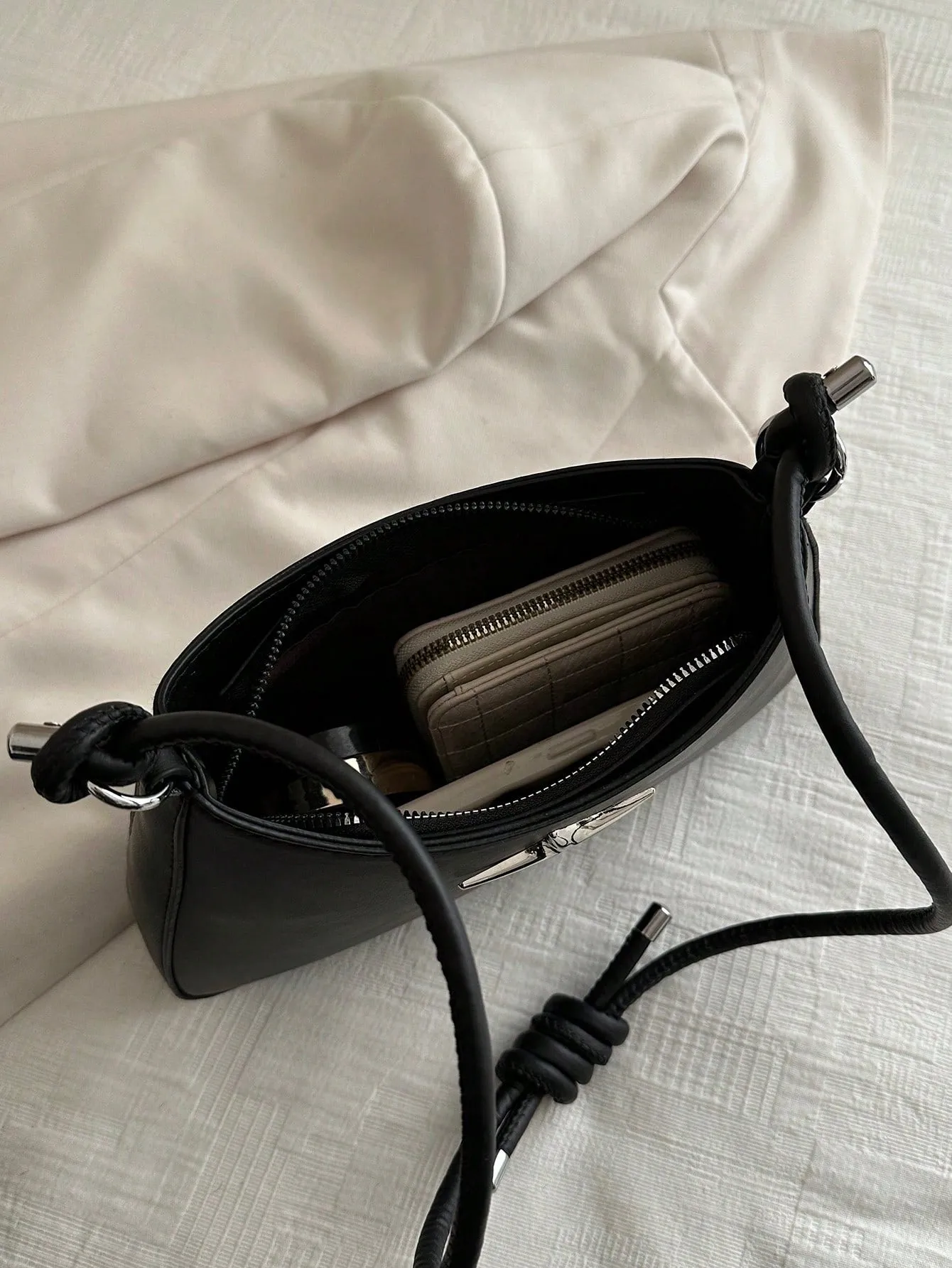 Color Block Simple Design Shoulder Bag - Black