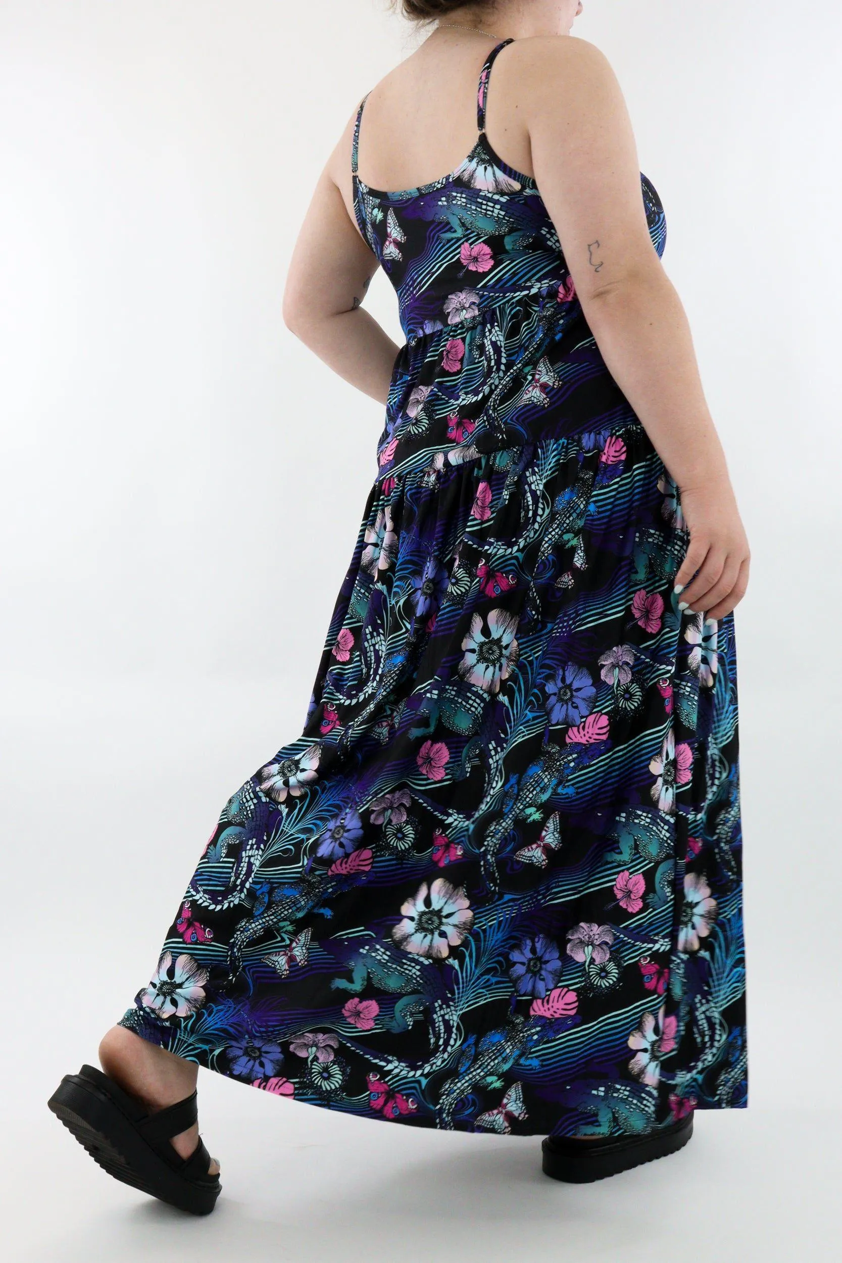 Crocodile Tropics - Strappy Maxi Dress - Pockets