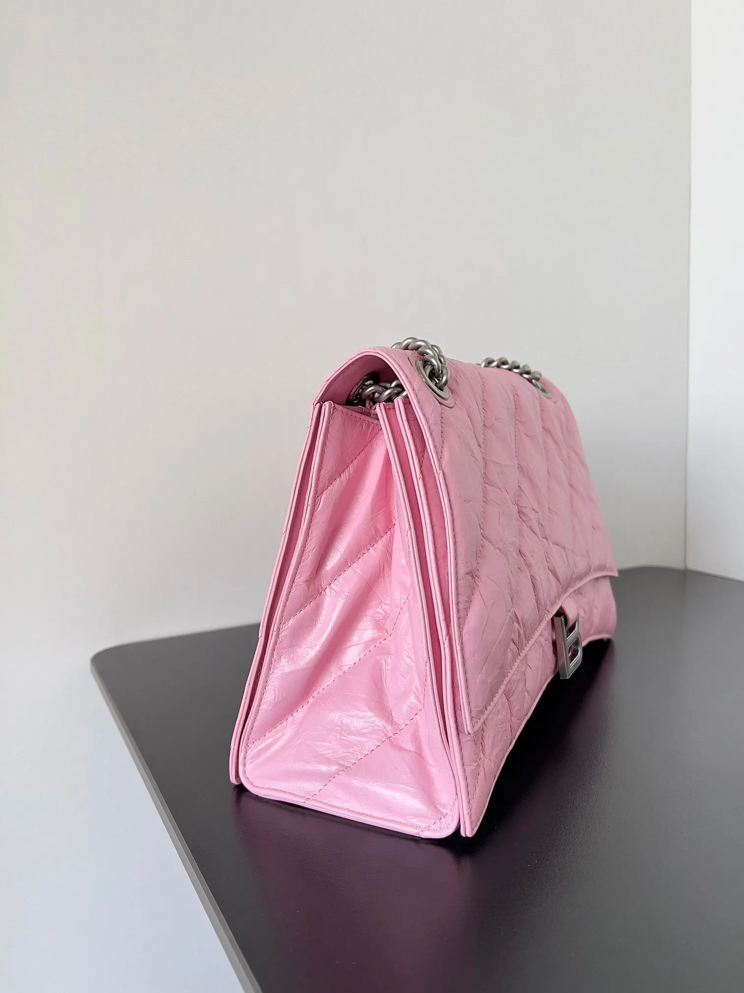 CRUSH CHAINED BAG 32 IN PINK QUILTED CRUSHED CALFSKIN SILVER HARDWARE