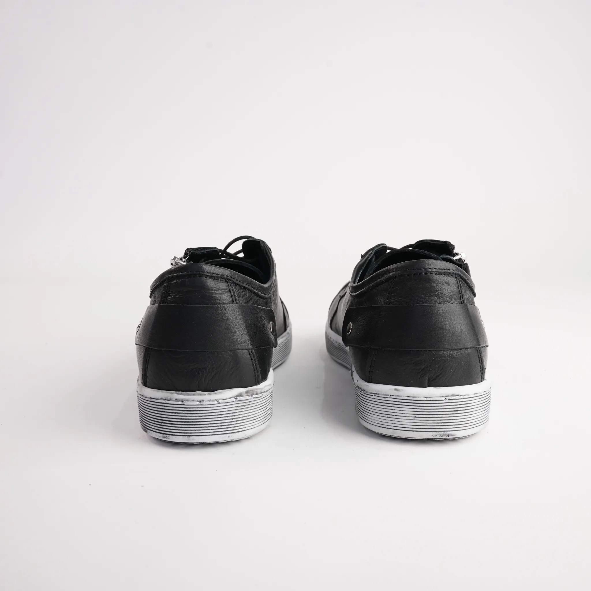 EG18 Black Leather Sneakers