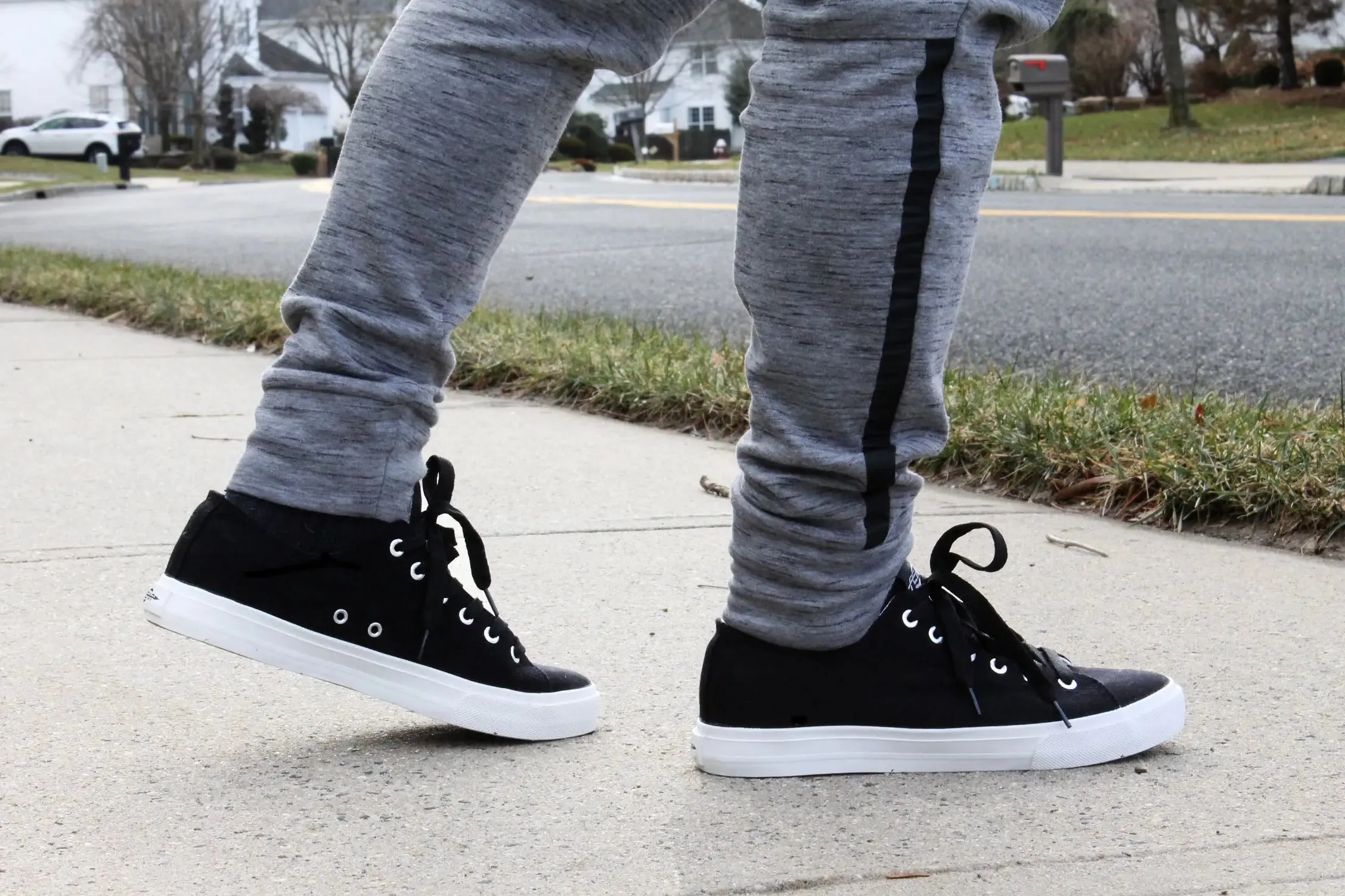 Fear0 Retro Canvas Cushioned Insole Sneakers - Unisex Size - Black/White