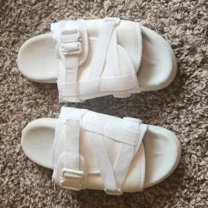 Ghost White Draco slides size 9-10