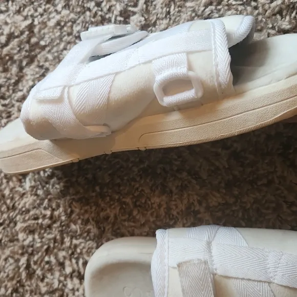 Ghost White Draco slides size 9-10