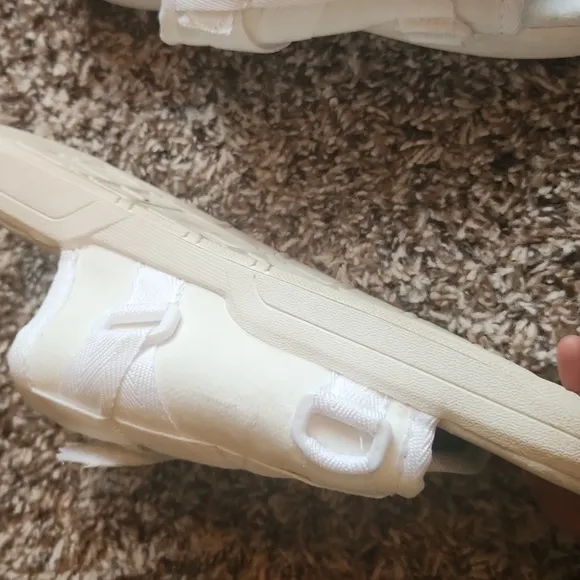 Ghost White Draco slides size 9-10