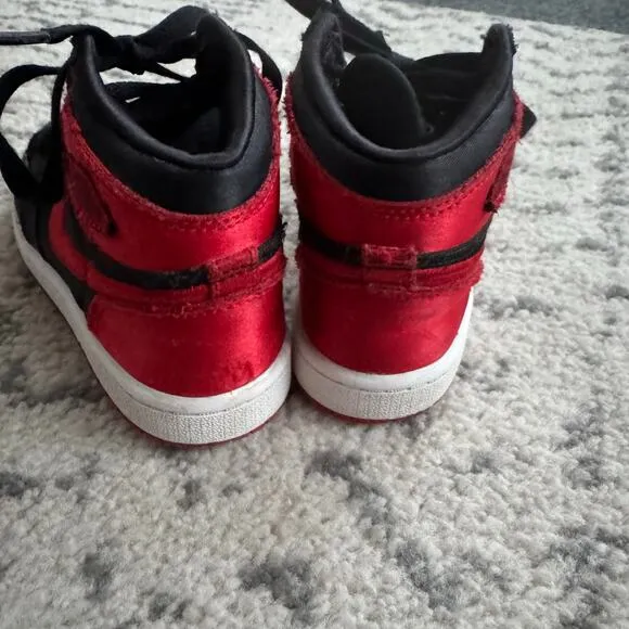 Jordan 1 Retro High OG &quot;Satin Bred&quot; Blk/U Red Sneakers 11C