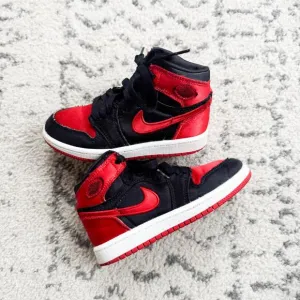 Jordan 1 Retro High OG &quot;Satin Bred&quot; Blk/U Red Sneakers 11C