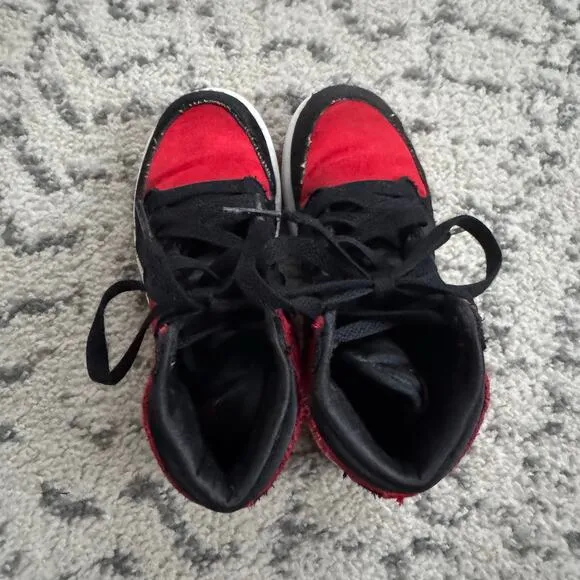 Jordan 1 Retro High OG &quot;Satin Bred&quot; Blk/U Red Sneakers 11C