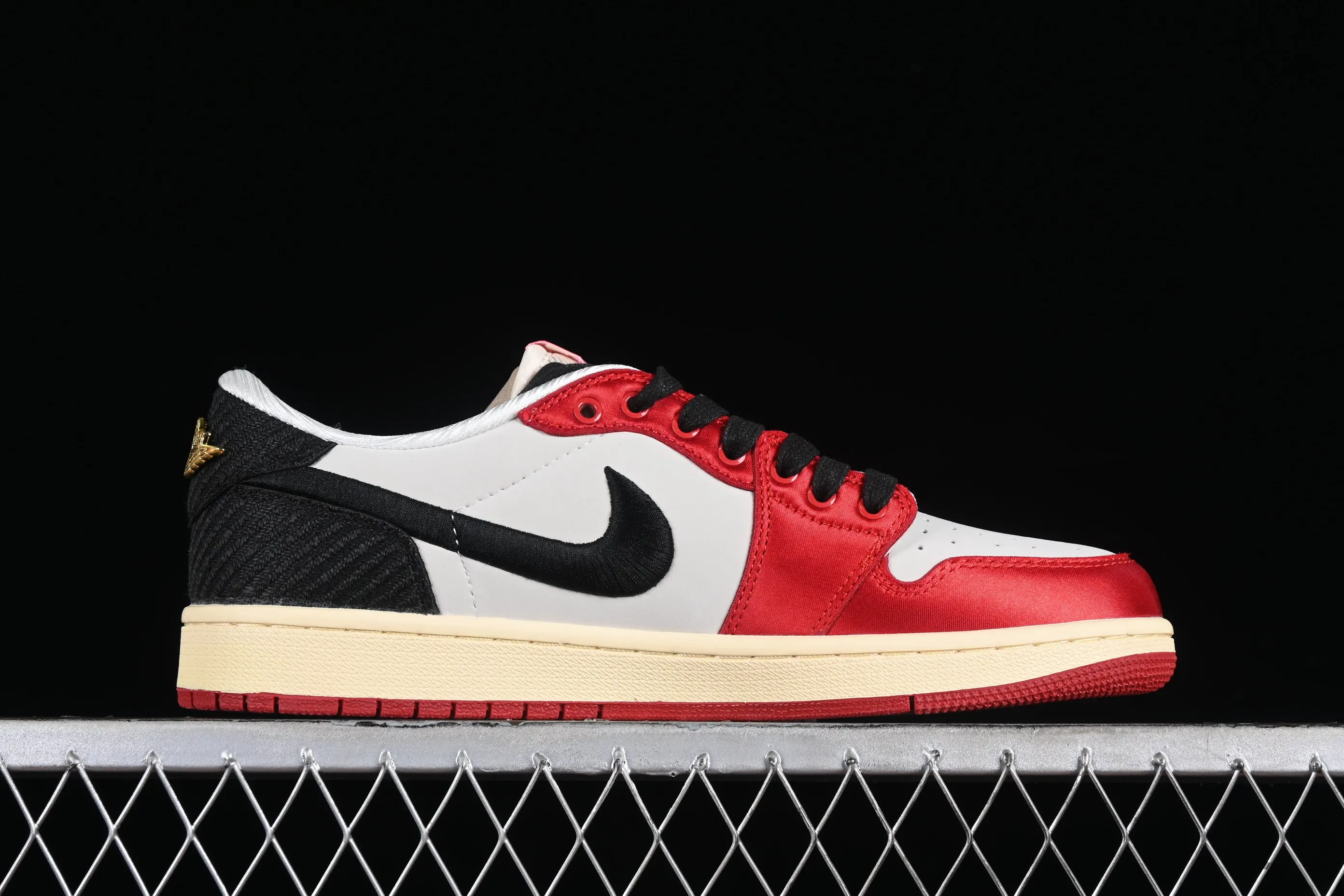 Jordan 1 Retro Low OG
Trophy Room Rookie Card Away