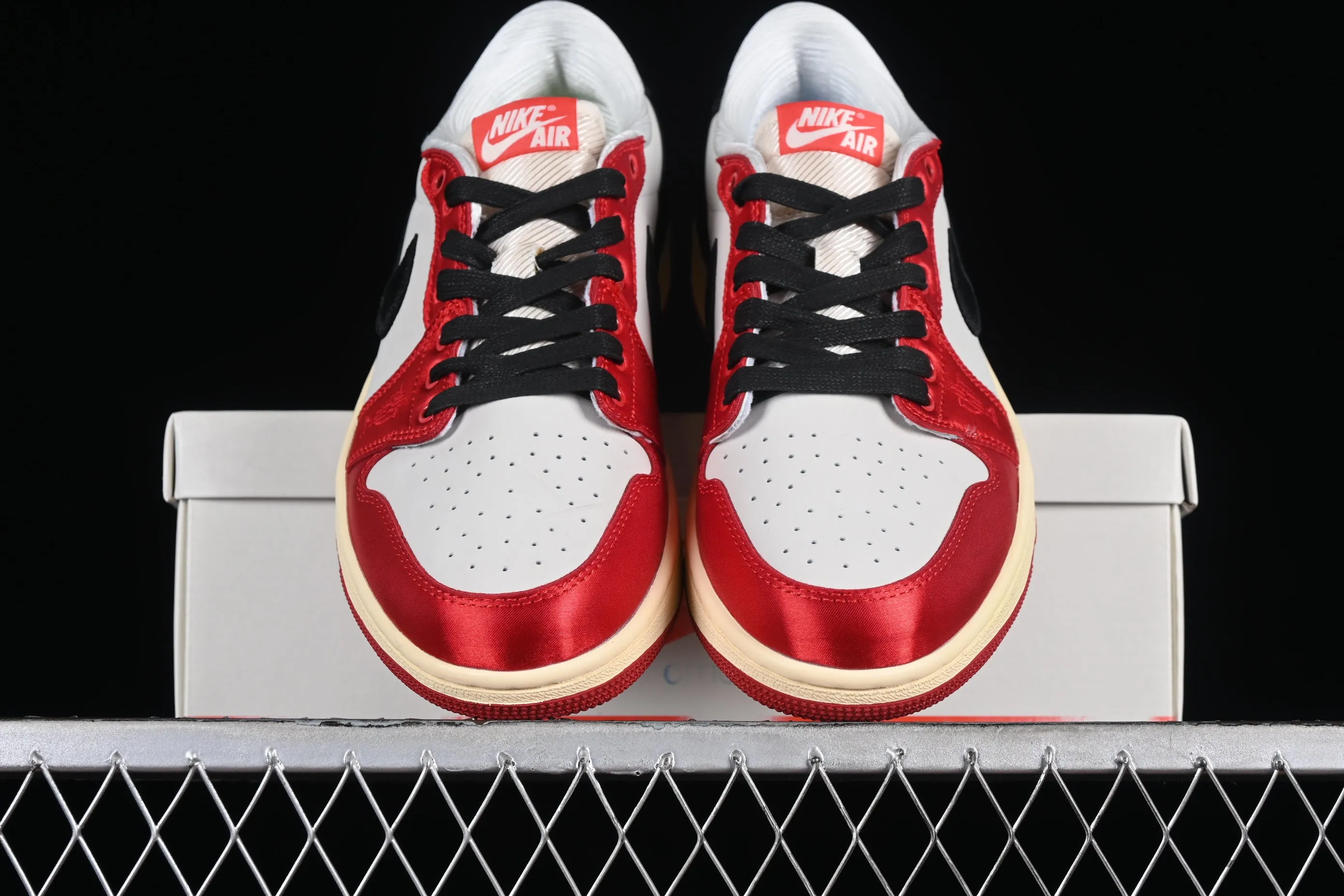 Jordan 1 Retro Low OG
Trophy Room Rookie Card Away