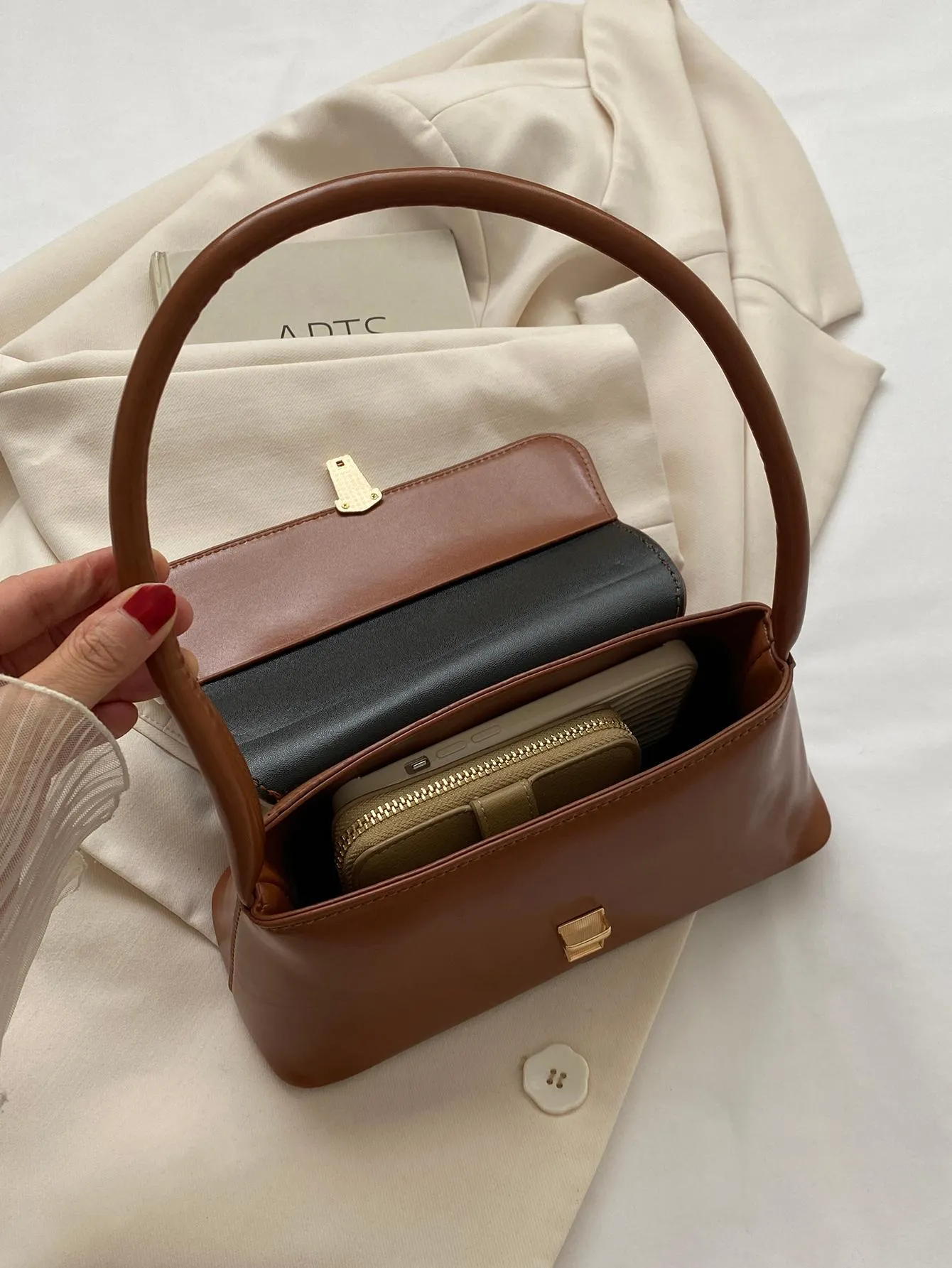 Leather Metal Lock Decoration Clamshell Baguette Bag - Brown- FD ⚡