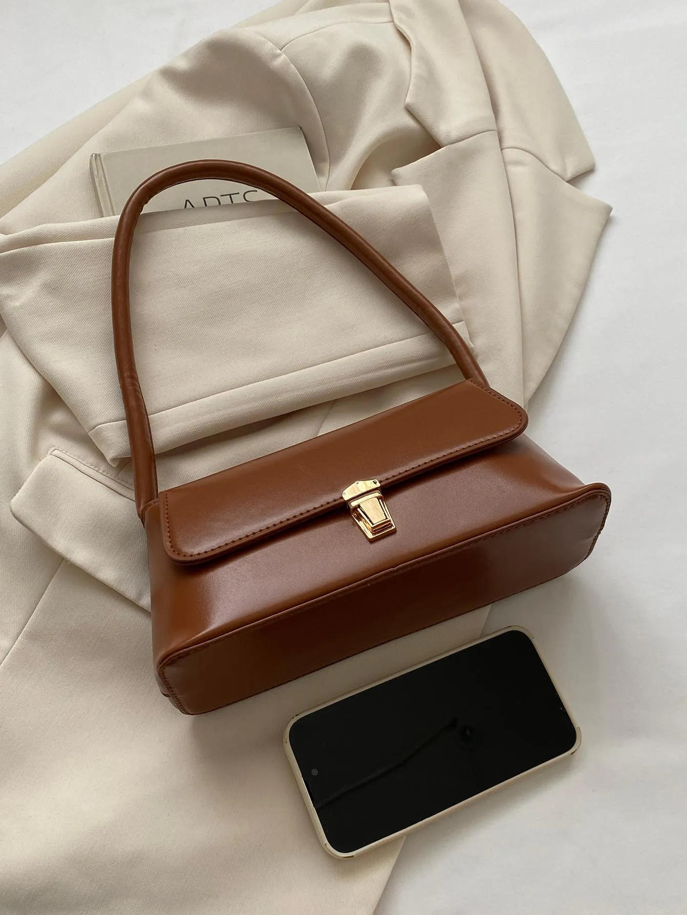 Leather Metal Lock Decoration Clamshell Baguette Bag - Brown- FD ⚡