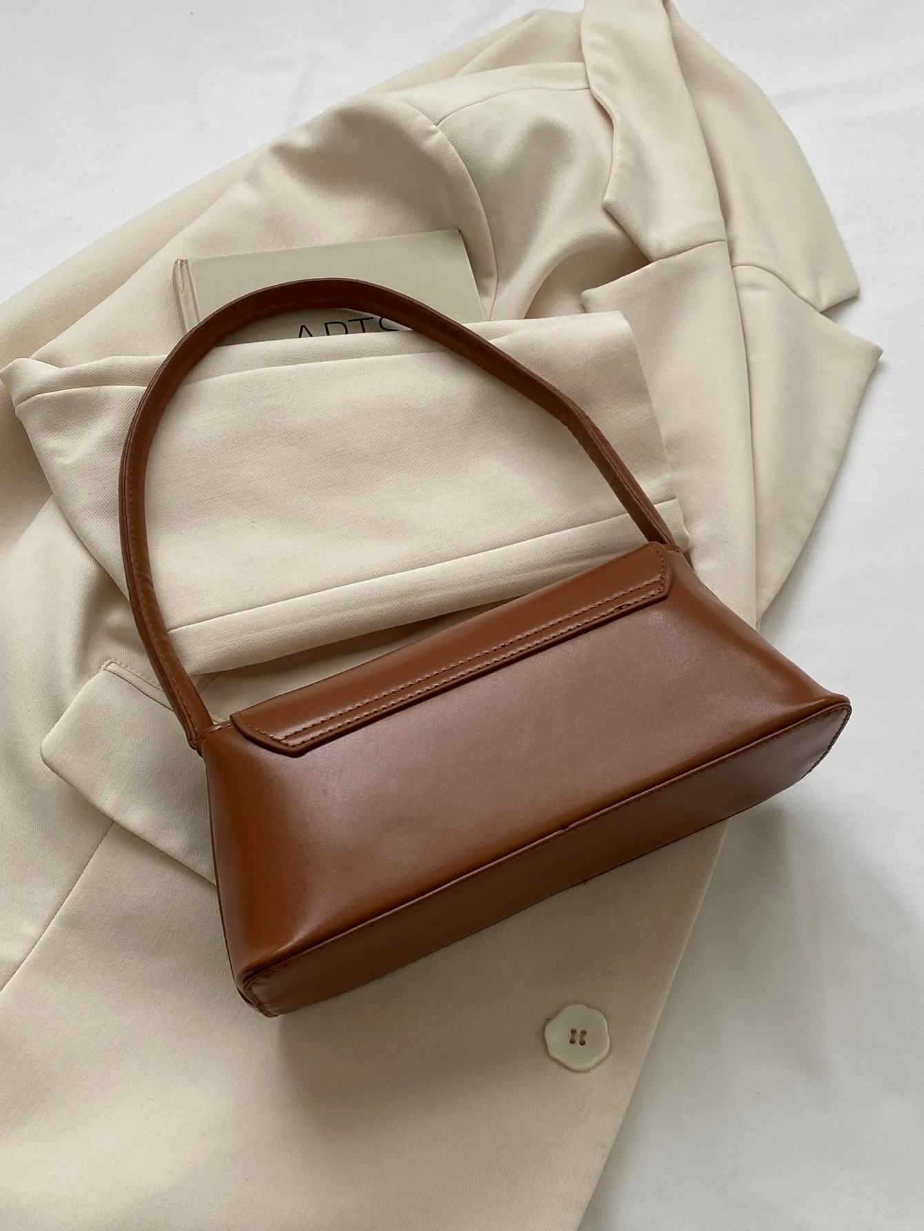 Leather Metal Lock Decoration Clamshell Baguette Bag - Brown- FD ⚡