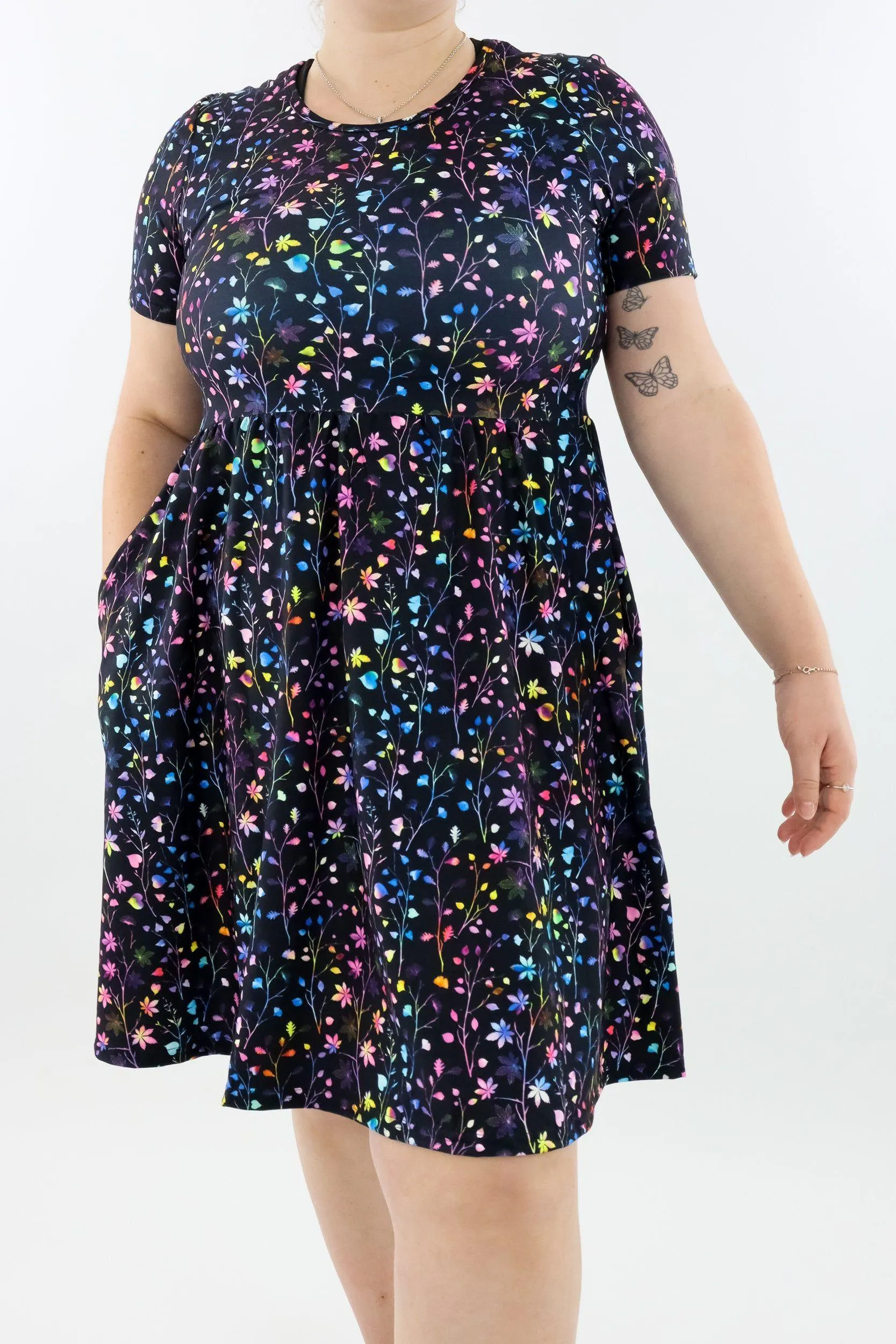 Little Leaves - Short Sleeve Skater Dress - Knee Length - Side Pockets