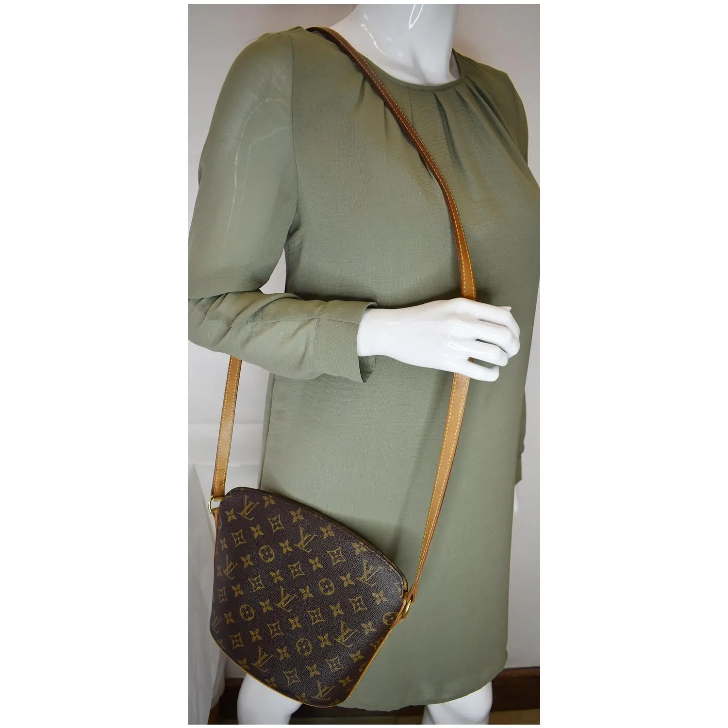 LOUIS VUITTON Drouot Monogram Canvas Shoulder Crossbody Bag Brown