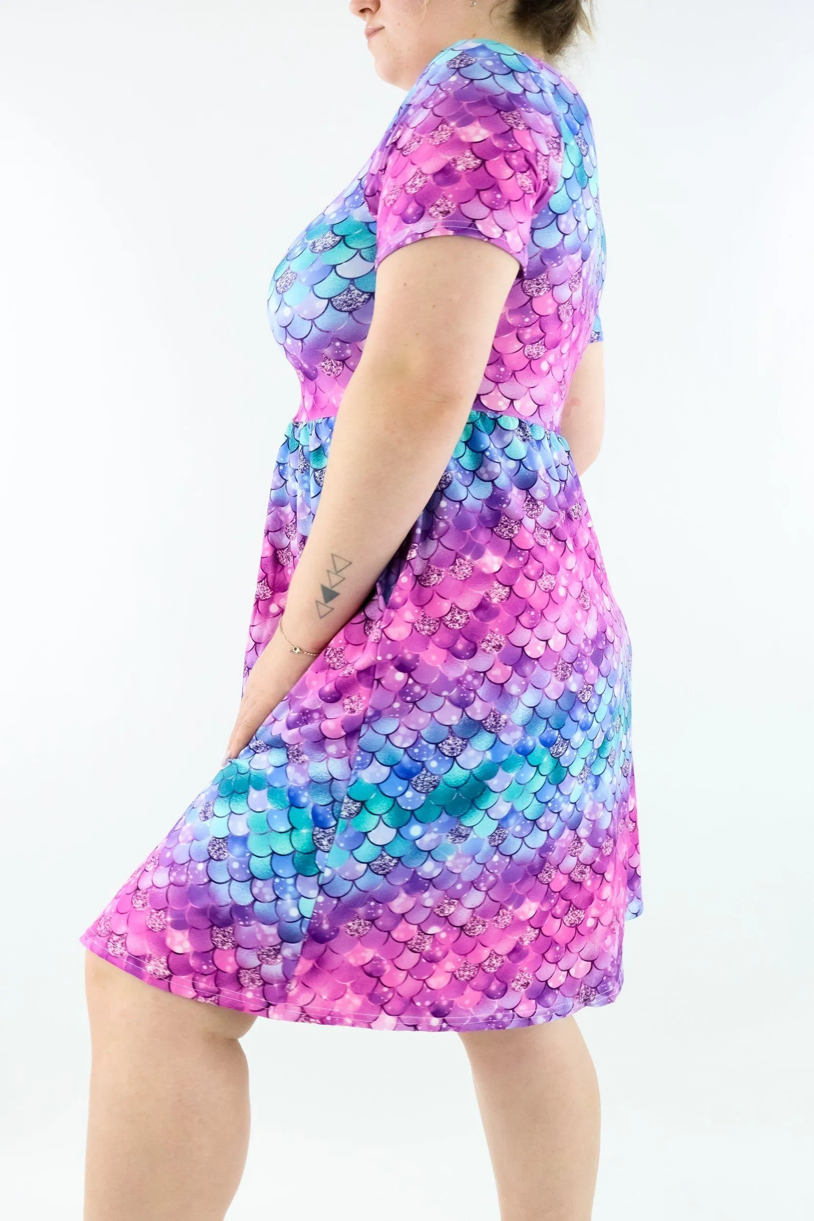 Lush Mermaid - Short Sleeve Skater Dress - Knee Length - Side Pockets