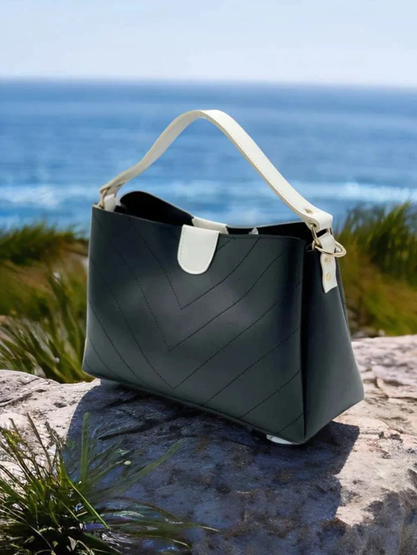 Minimalist Chevron Bucket Bag  - Black - FD ⚡