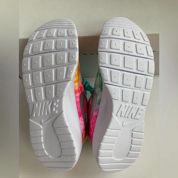 Nike Tanjun Tie-Dye Rainbow Sneakers Youth Sizes: 1.5Y, 2Y, 2.5Y, 3Y. NEW!