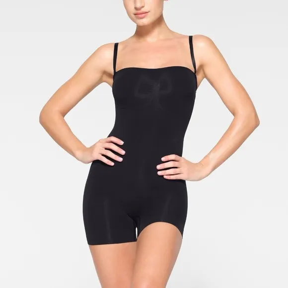 NWOT Skims Seamless Sculpt Strapless Shortie Bodysuit in Onyx, Size Small