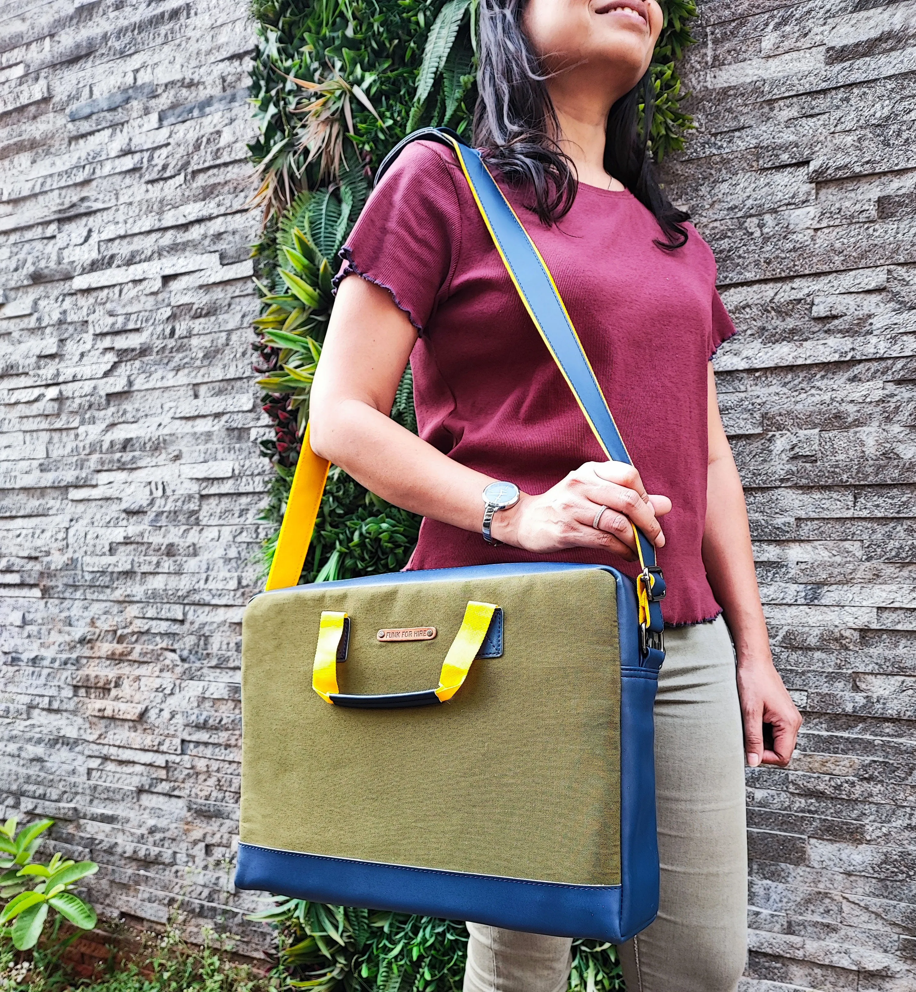 Olive Box Laptop Bag 15.6 inch Navy