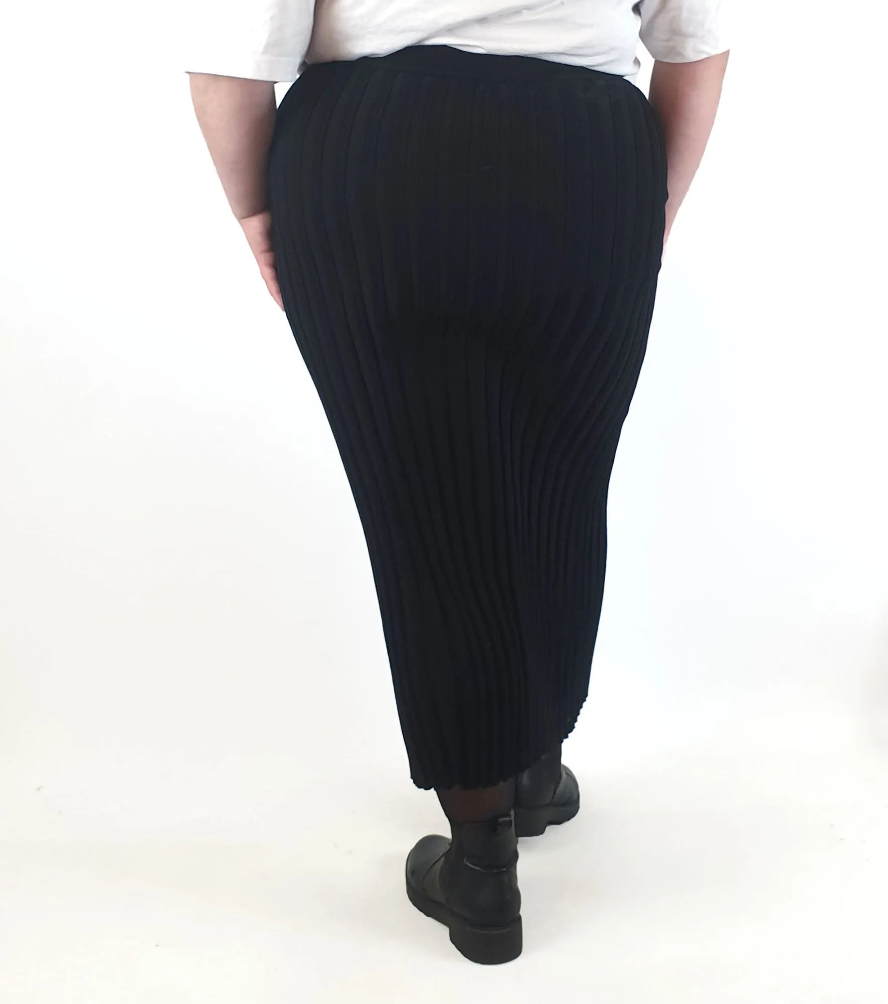 Proud Poppy black knit pencil skirt size XL/XXL