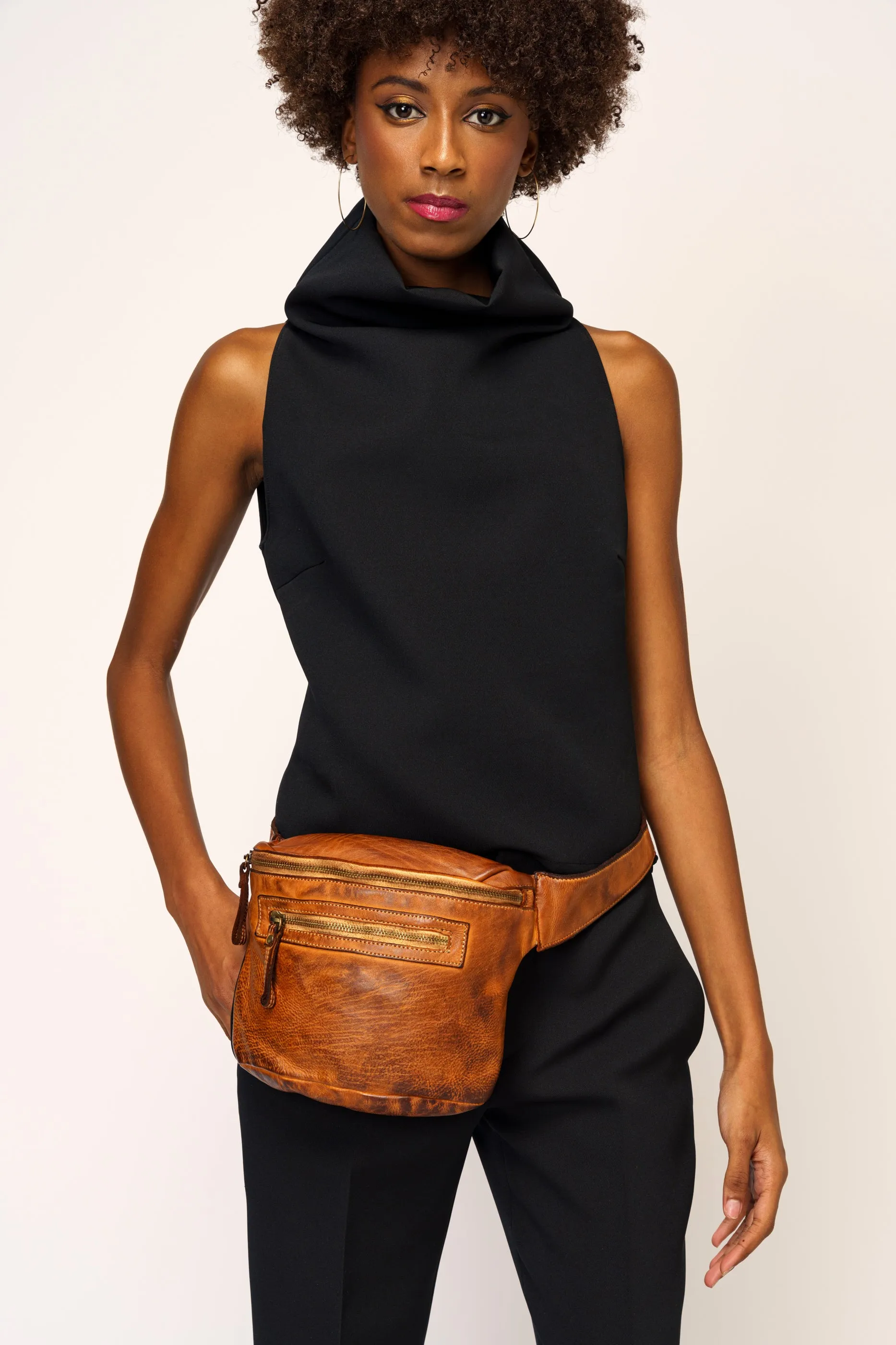 Rider Crossbody Sling Bag - Cognac Rocks