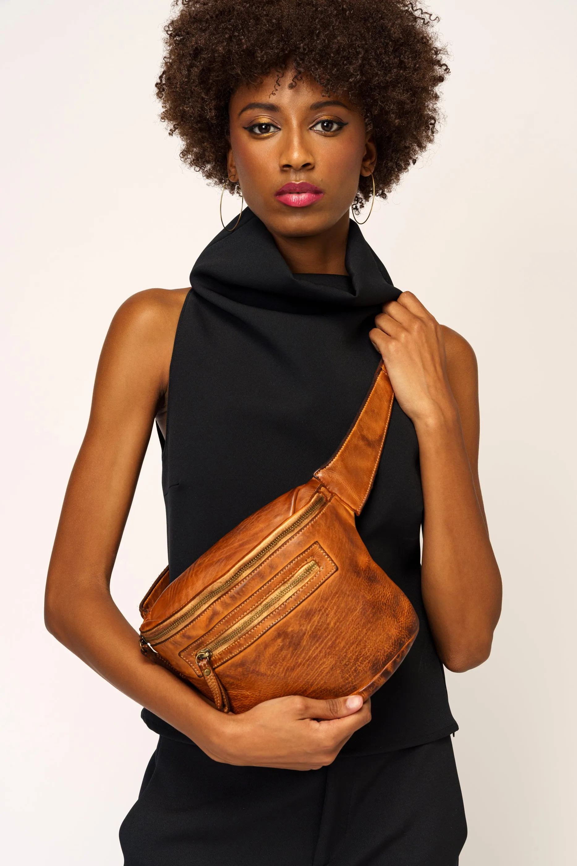 Rider Crossbody Sling Bag - Cognac Rocks