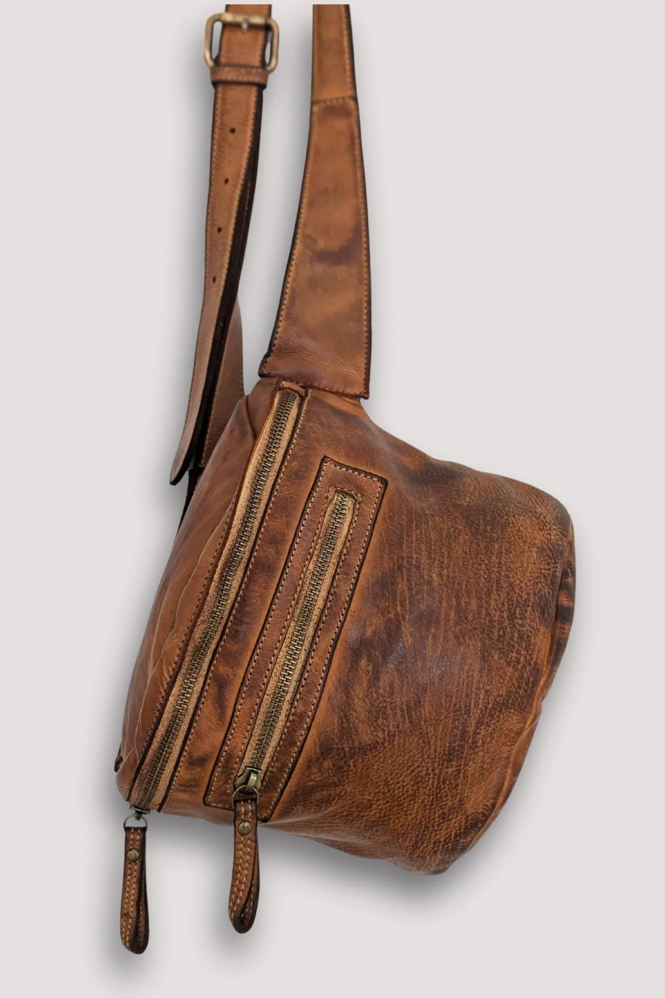 Rider Crossbody Sling Bag - Cognac Rocks