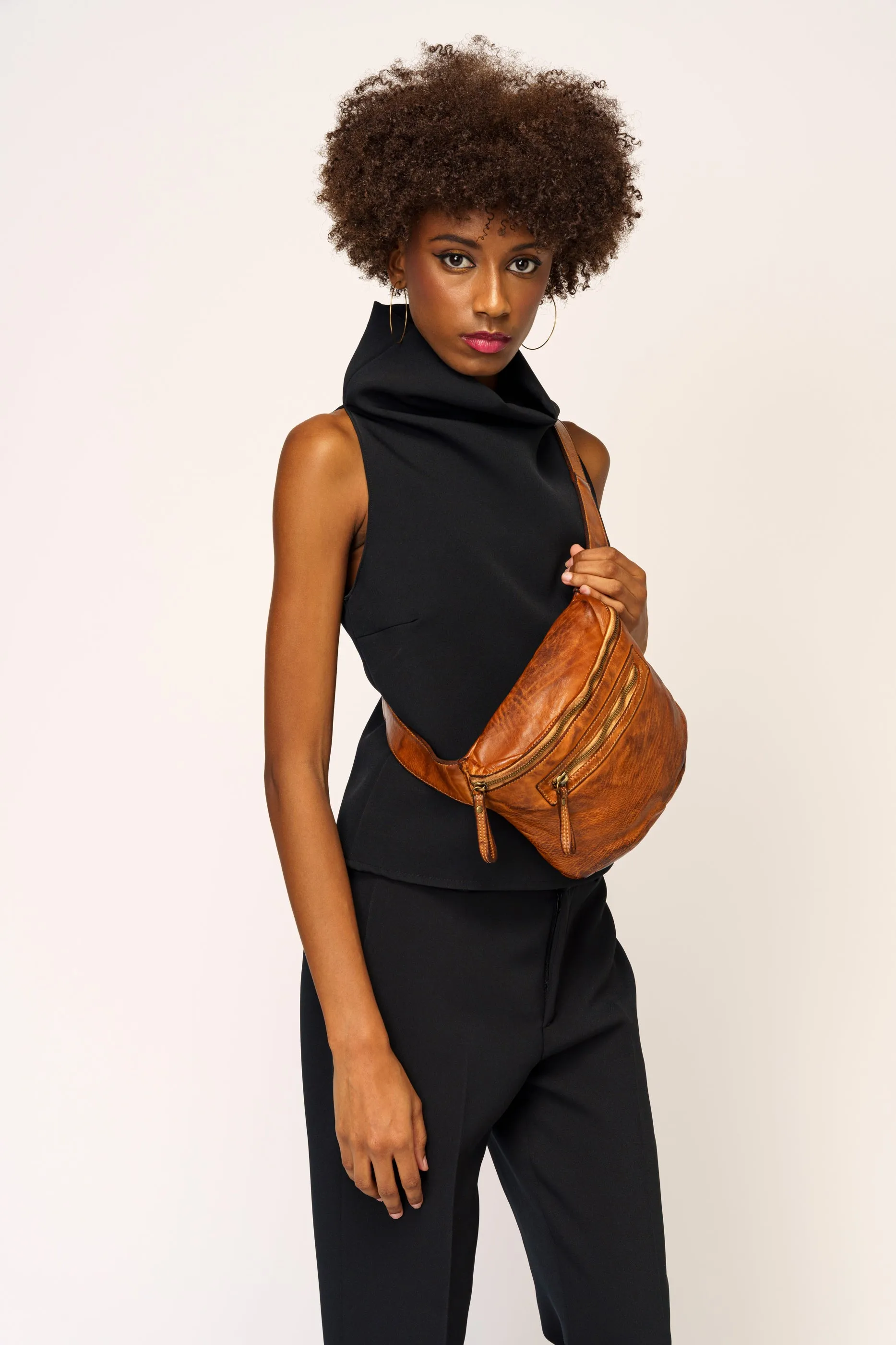Rider Crossbody Sling Bag - Cognac Rocks