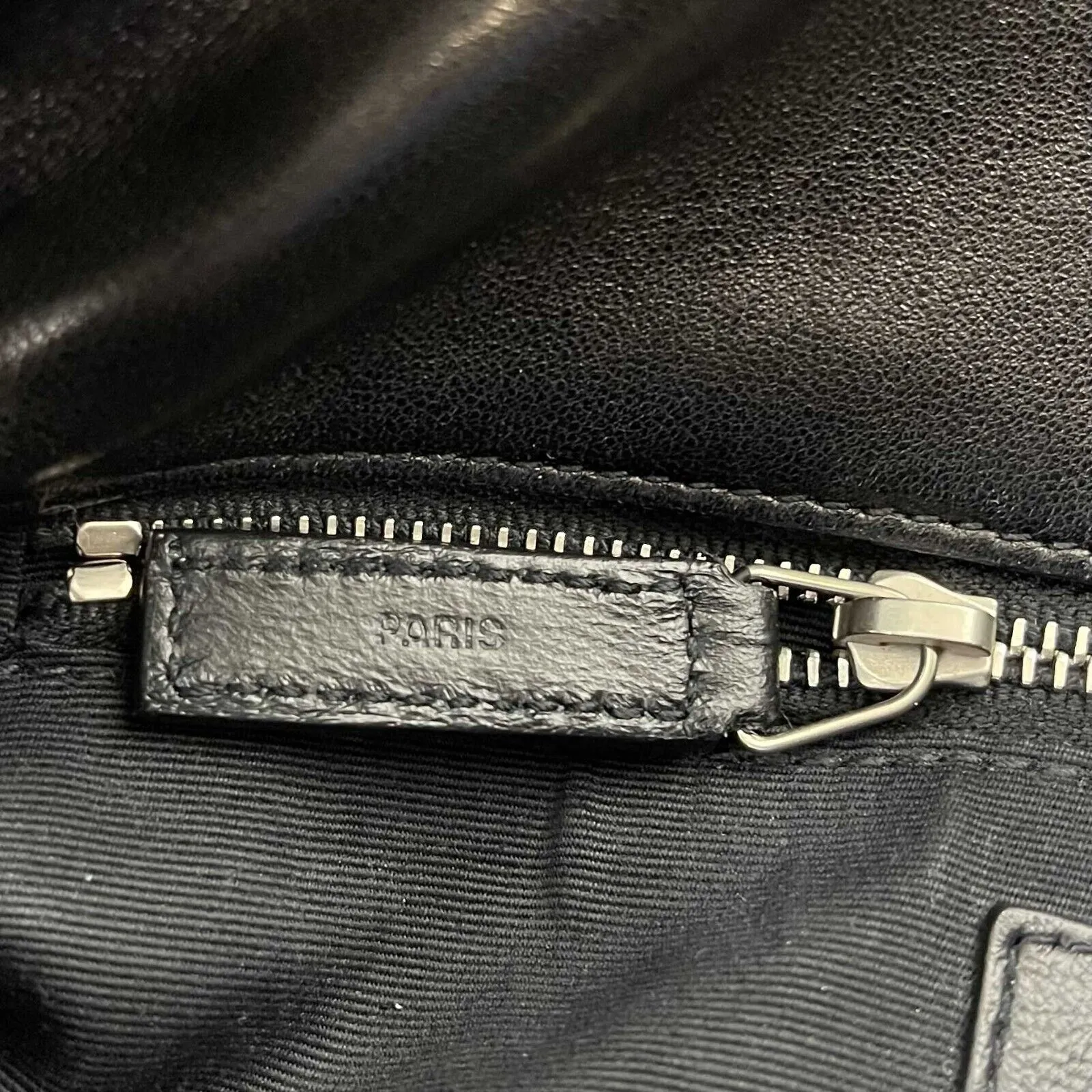 Saint Laurent - Excellent - Loulou Puffer Medium - Black / Silver Shoulder Bag