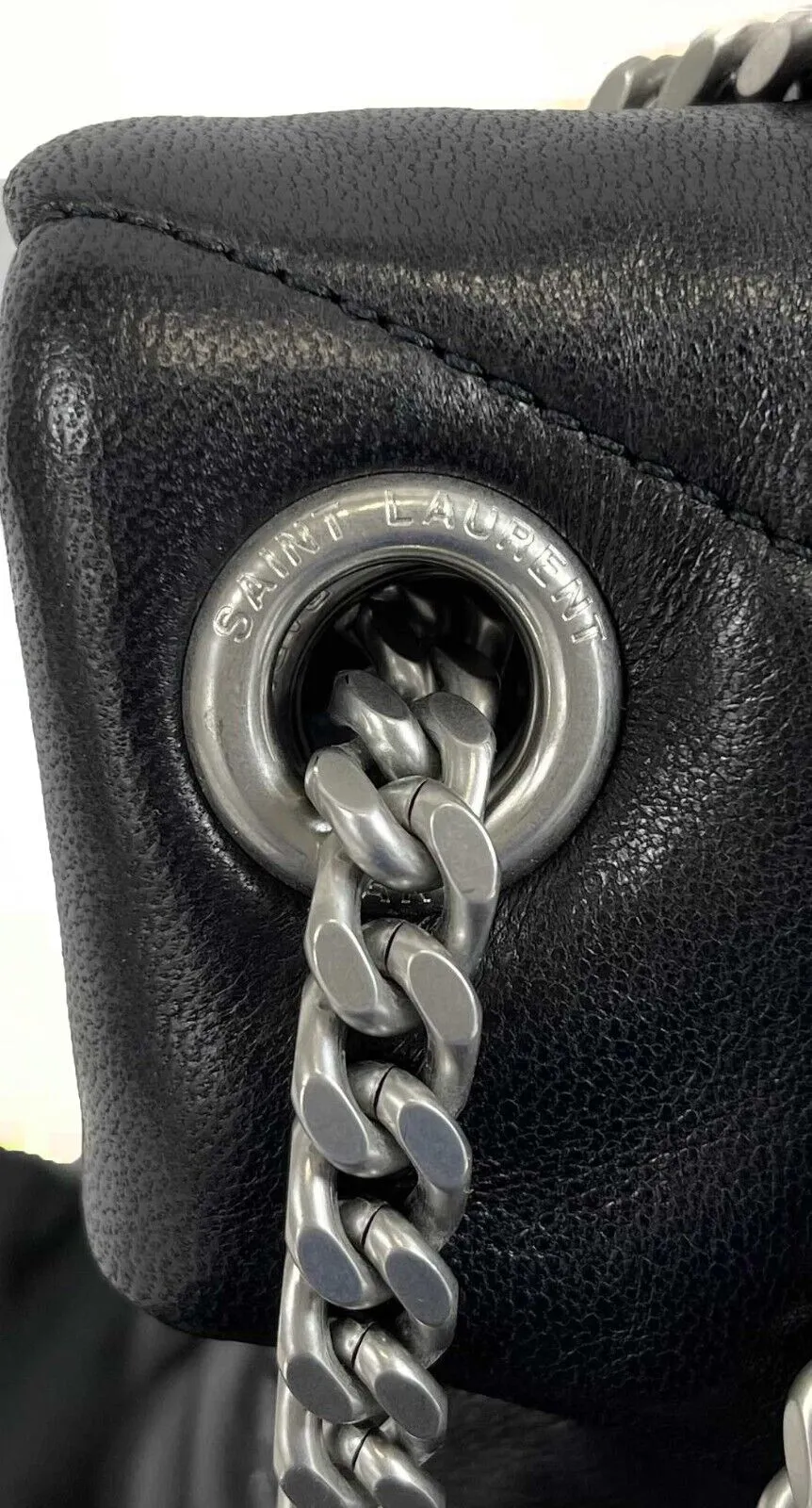 Saint Laurent - Excellent - Loulou Puffer Medium - Black / Silver Shoulder Bag