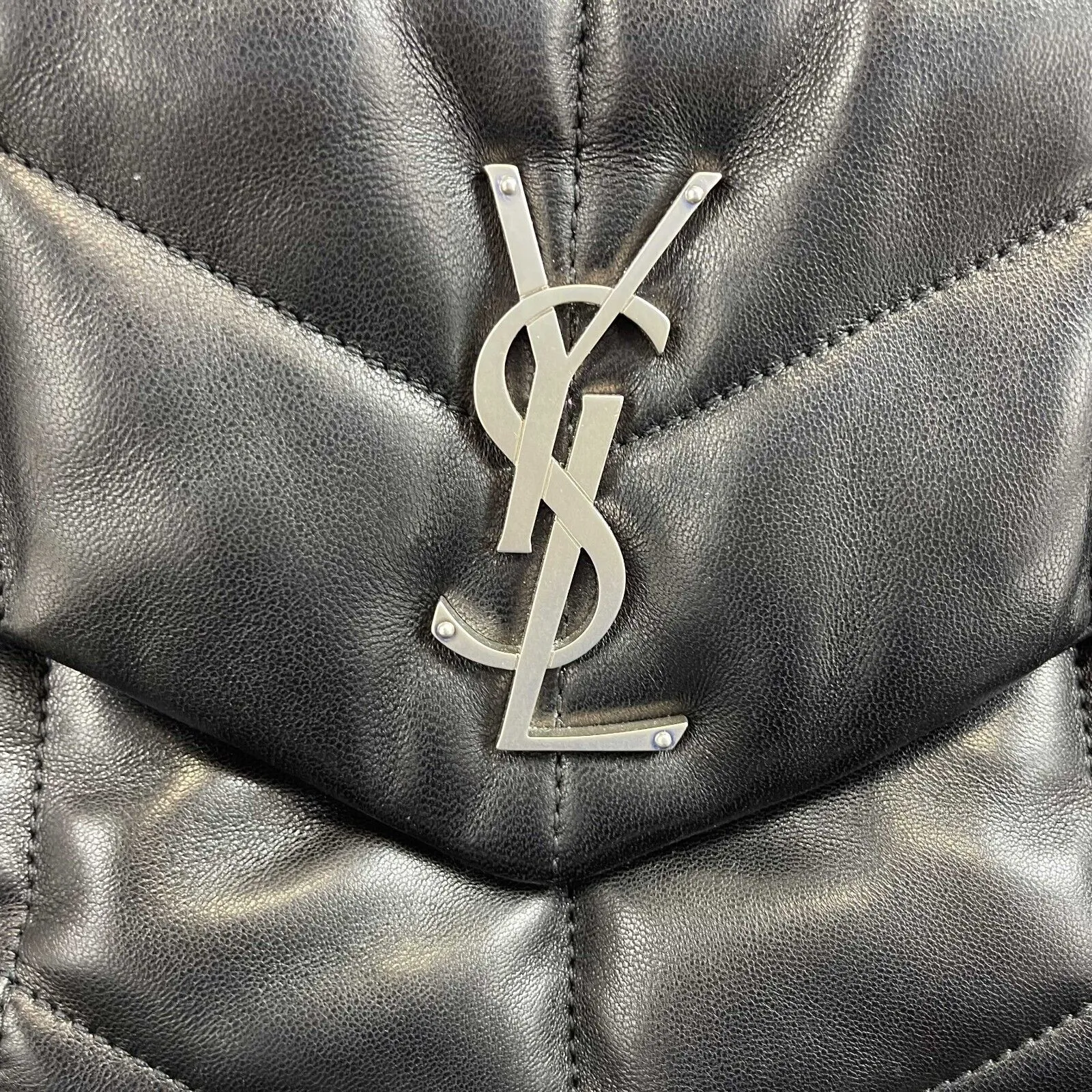 Saint Laurent - Excellent - Loulou Puffer Medium - Black / Silver Shoulder Bag