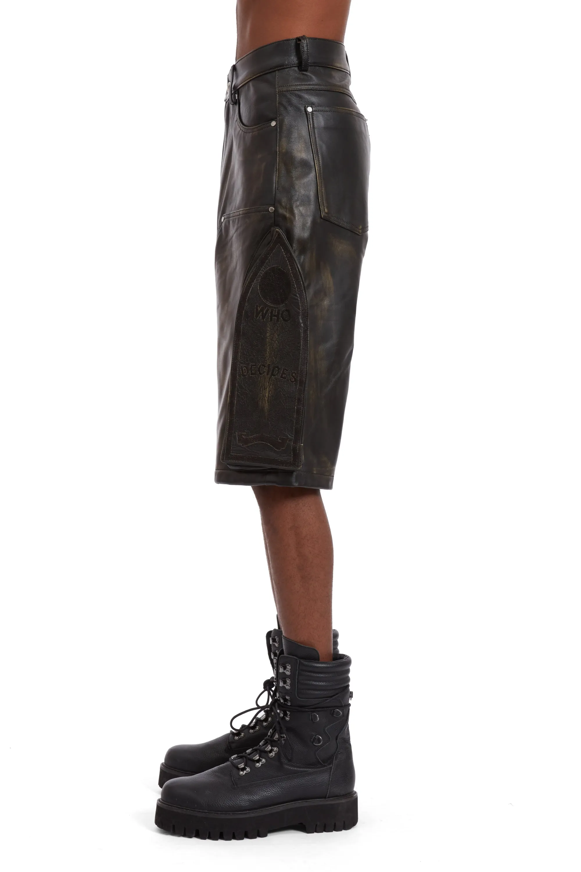SIDE EMBROIDERY MID LENGTH LEATHER SHORT