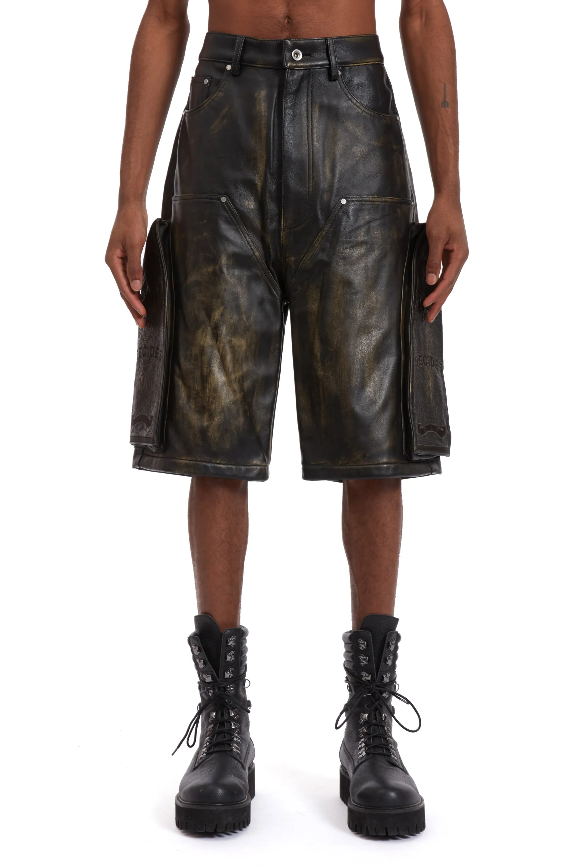 SIDE EMBROIDERY MID LENGTH LEATHER SHORT
