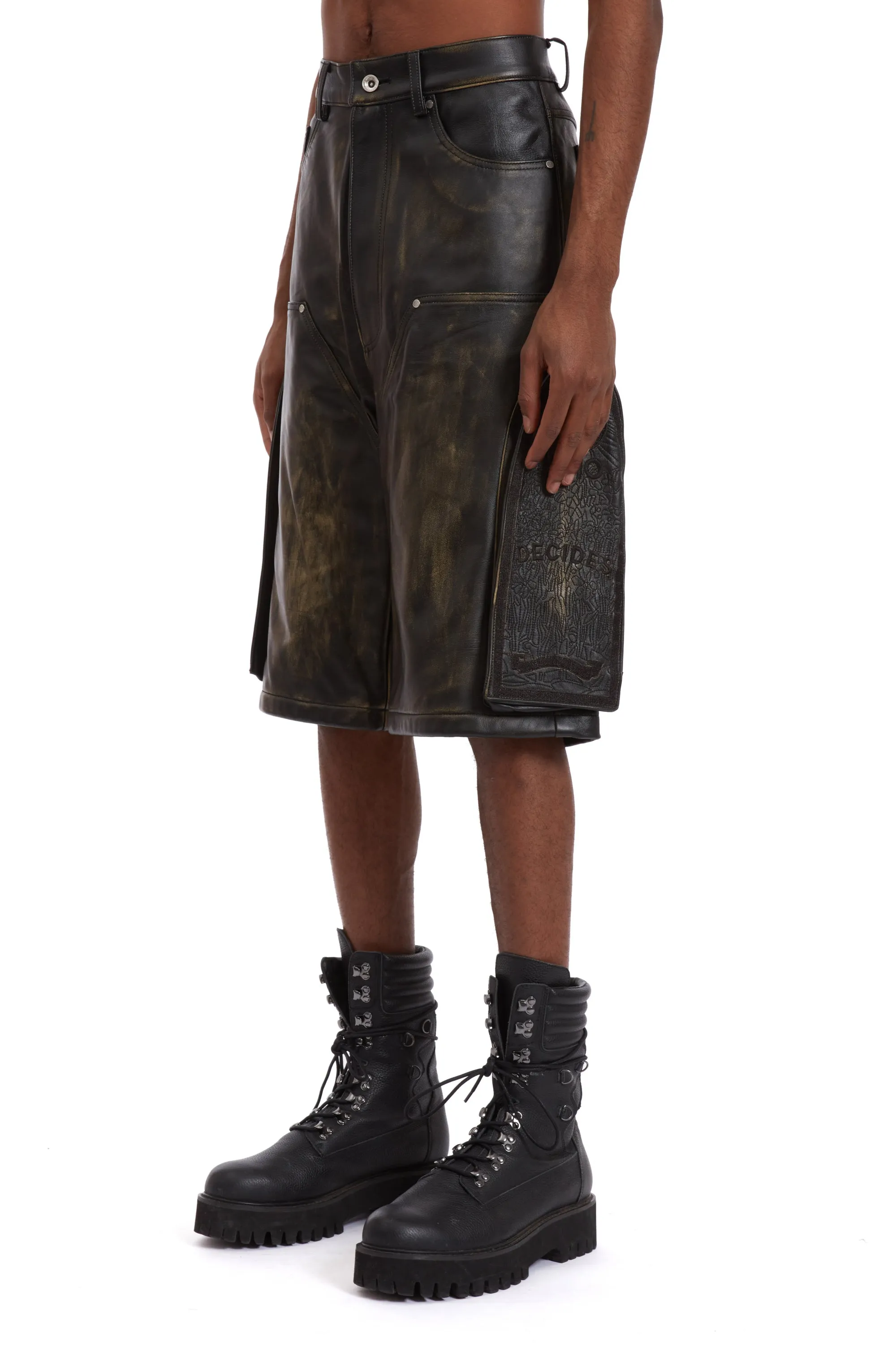 SIDE EMBROIDERY MID LENGTH LEATHER SHORT