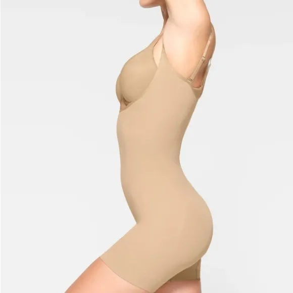 Skims Open bust Shortie bodysuit size Large