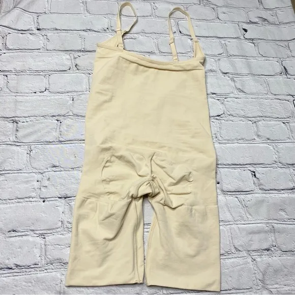 Skims Open bust Shortie bodysuit size Large