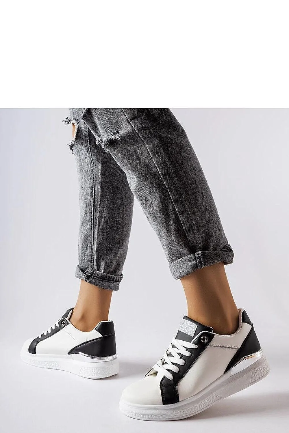 Sneakers with a delicate golden accent