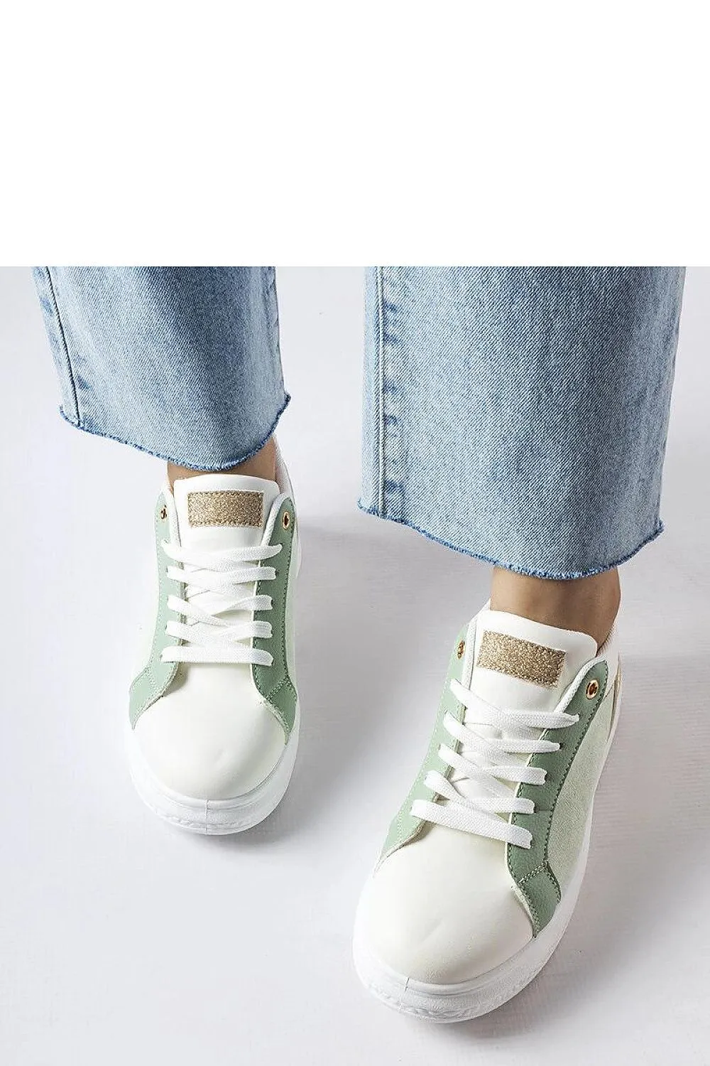Sneakers with a delicate golden accent