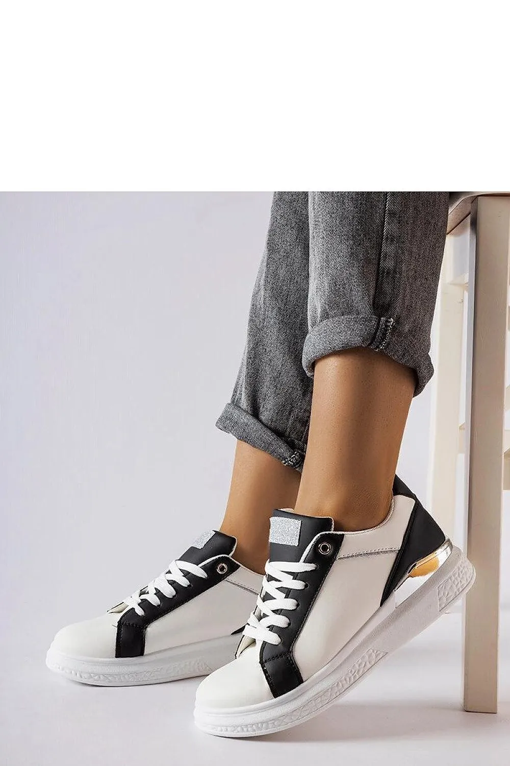 Sneakers with a delicate golden accent