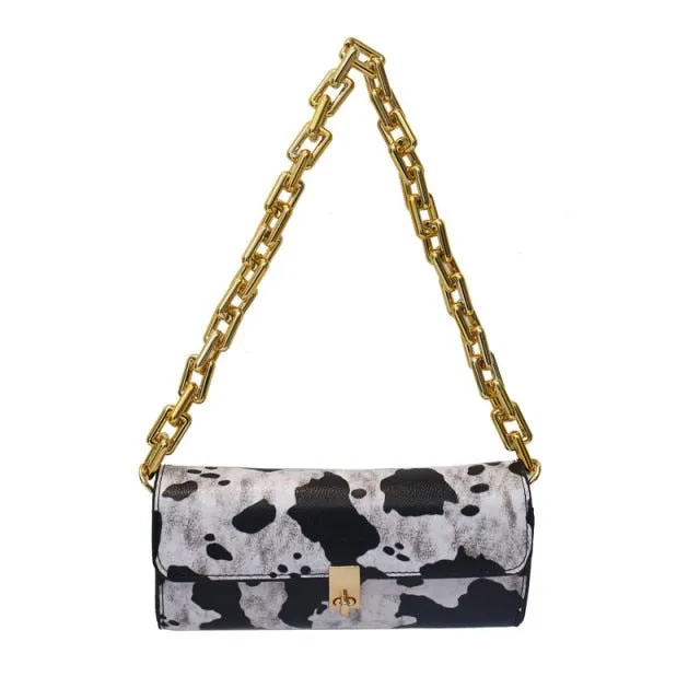 Soft Voluminous Clutch With Square Ring Chain Shoulder