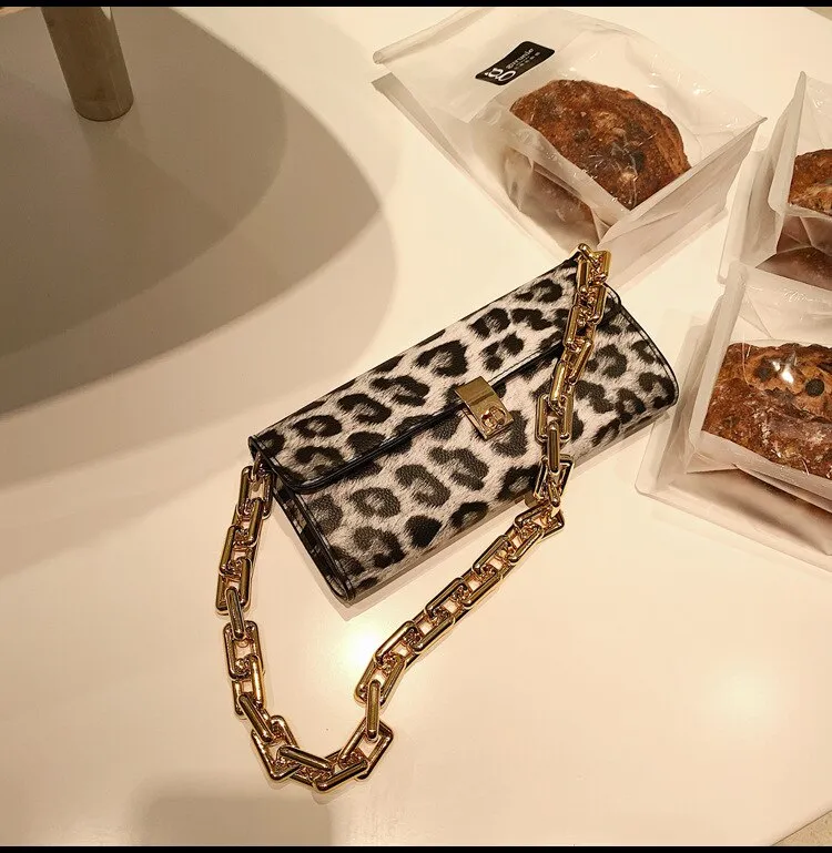 Soft Voluminous Clutch With Square Ring Chain Shoulder