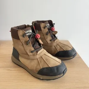 UGG Turlock Waterproof Leather Weather Snow Boot Big Kids Size 6 brown winter