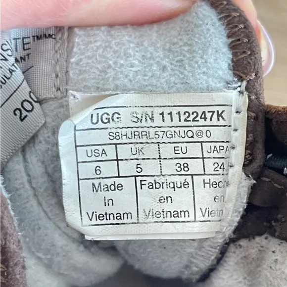 UGG Turlock Waterproof Leather Weather Snow Boot Big Kids Size 6 brown winter
